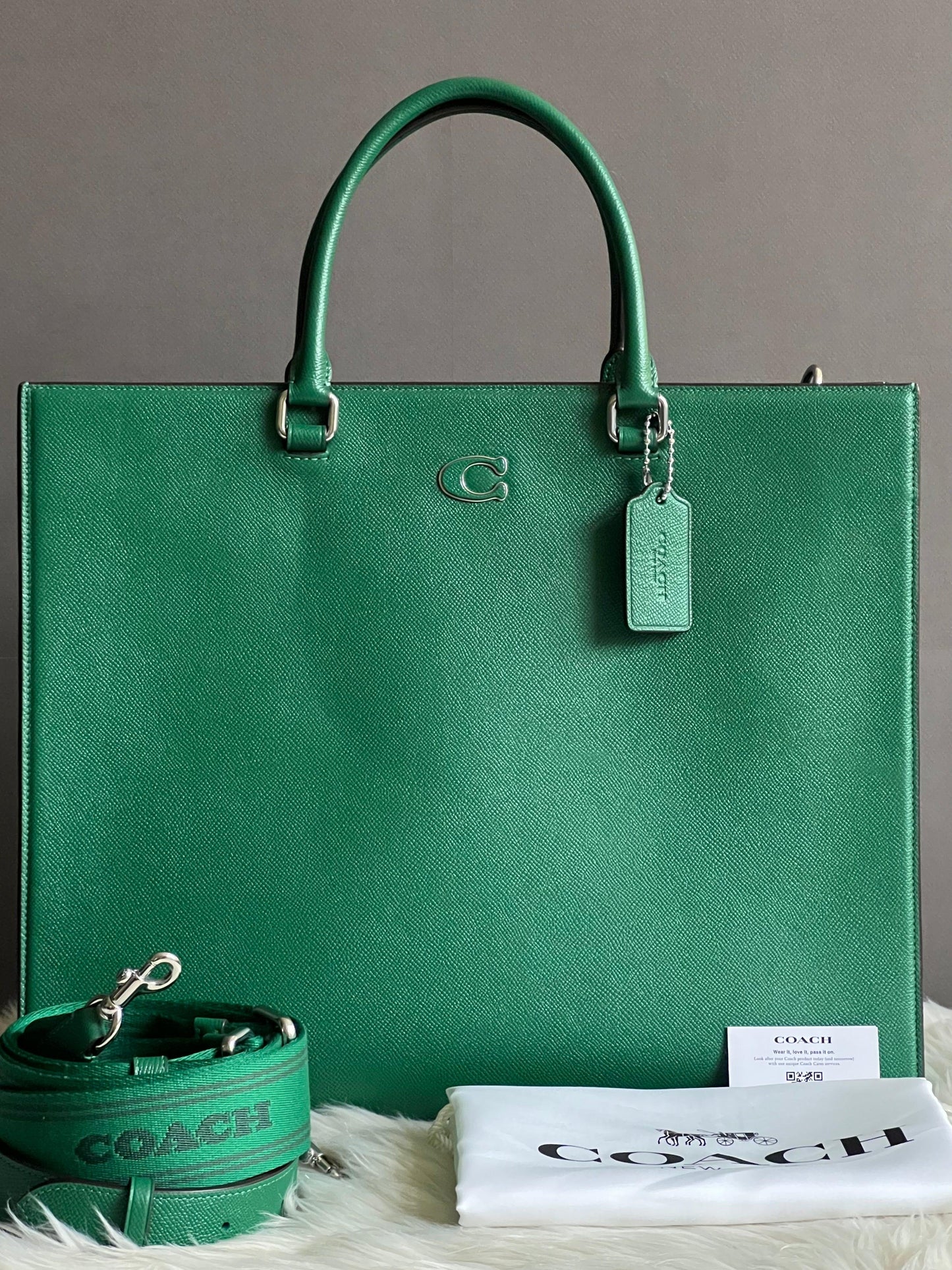 Coach Field Tote 40 with Signature Canvas Detail