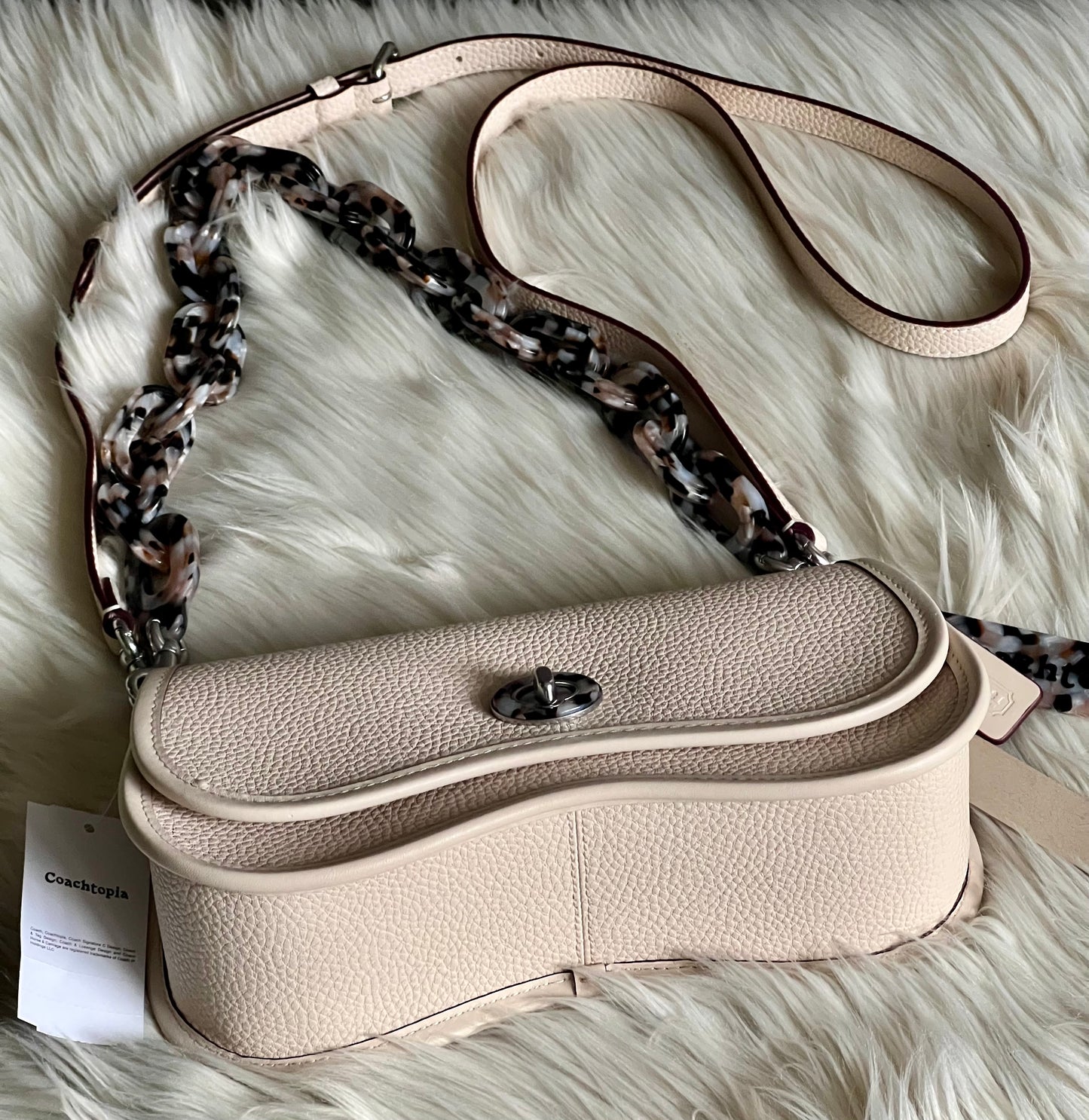 Coach Wavy Dinky Bag in Coachtopia Leather