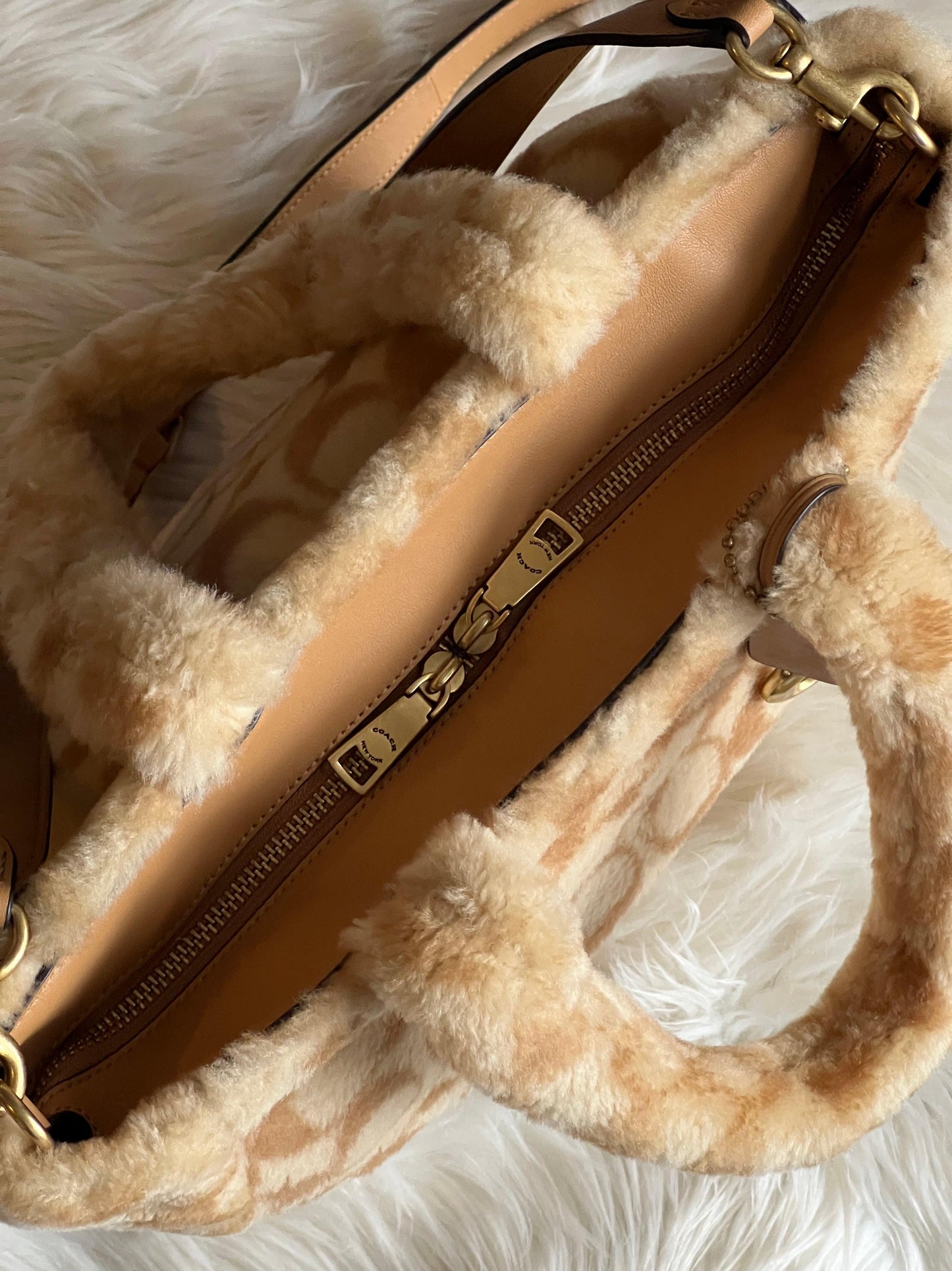 Coach Tote 28 in Signature Shearling