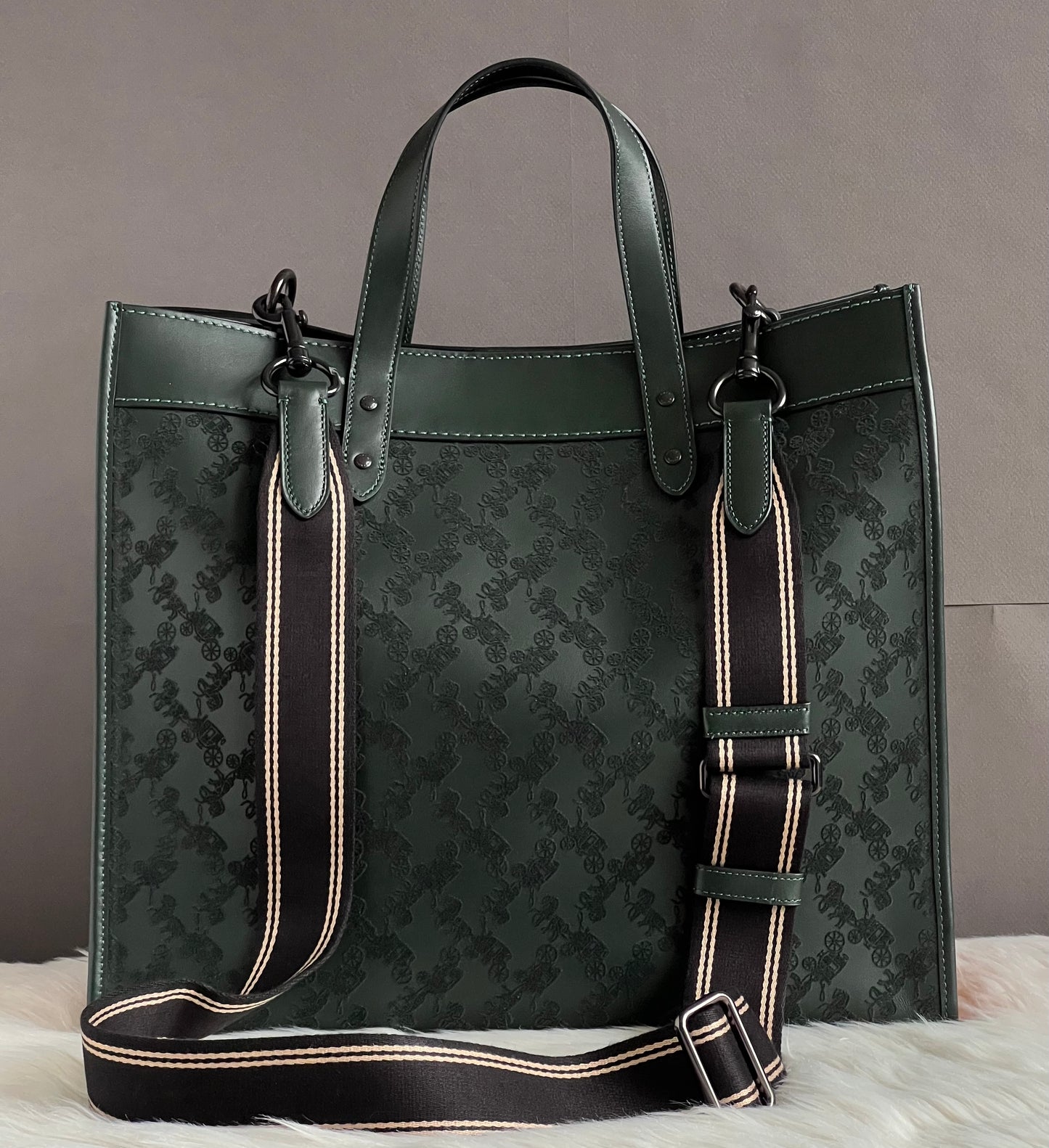 Coach Field Tote 40 with Horse and Carriage