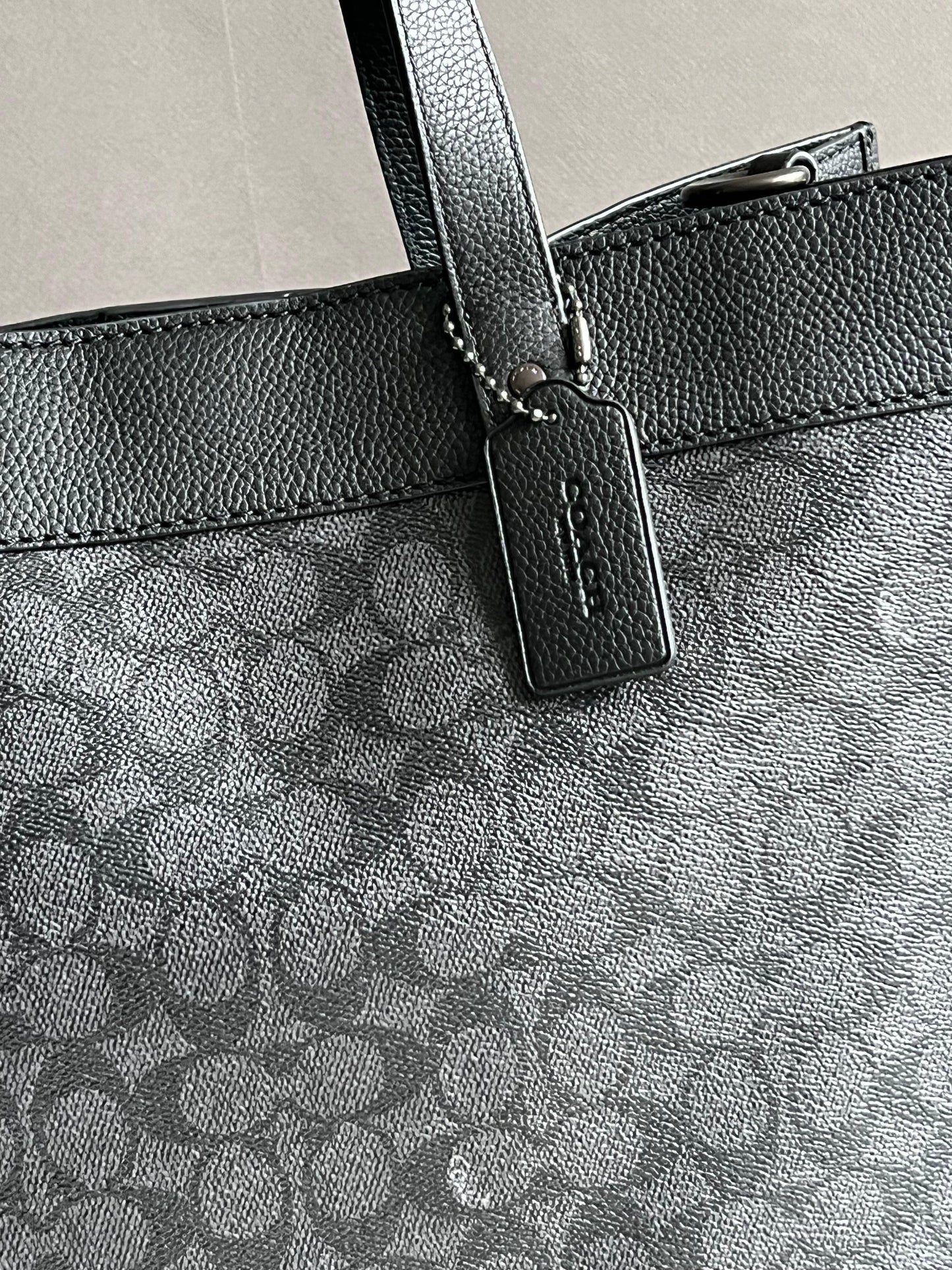 Coach Field Tote 40 in Signature Canvas