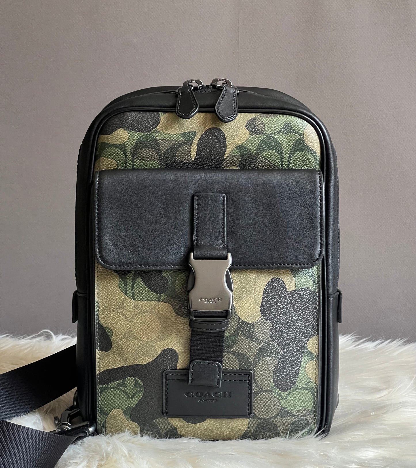 Coach Track Pack