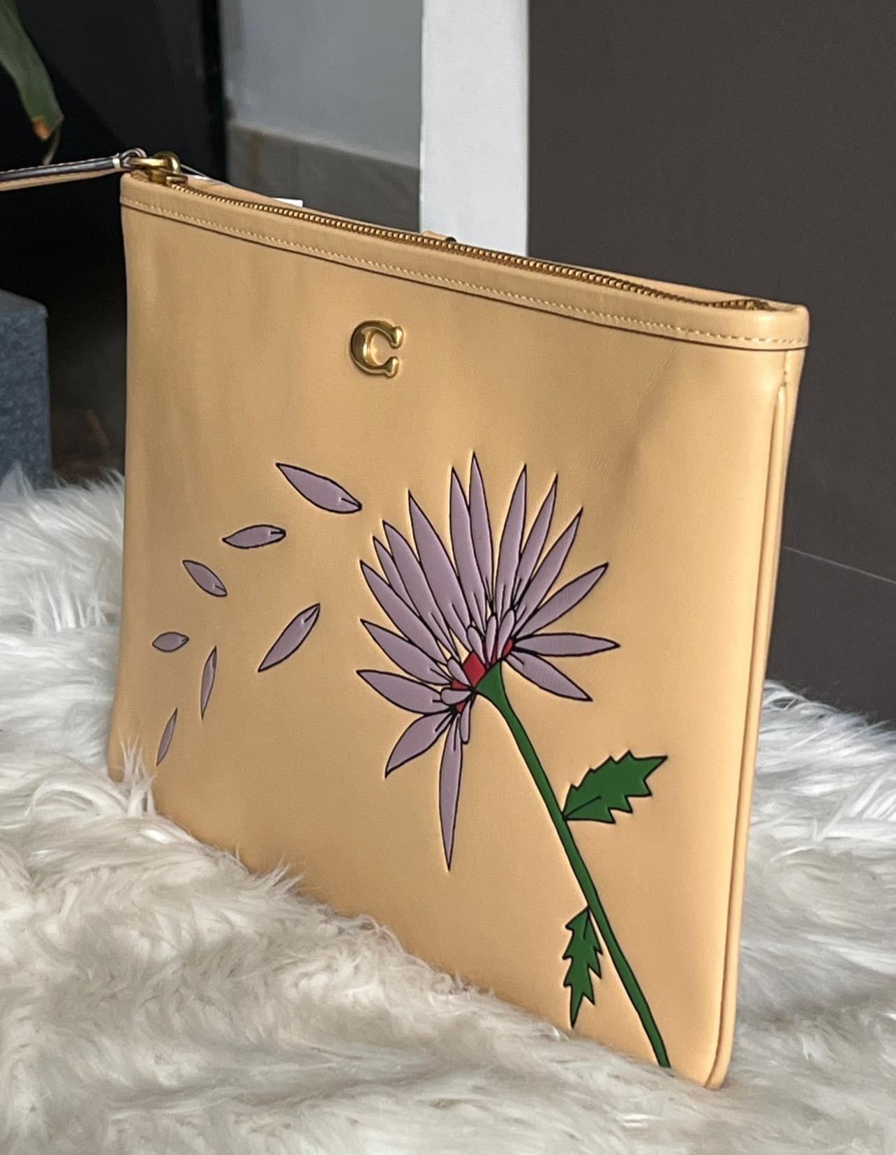 Coach X Observed By Us Essential Pouch 28