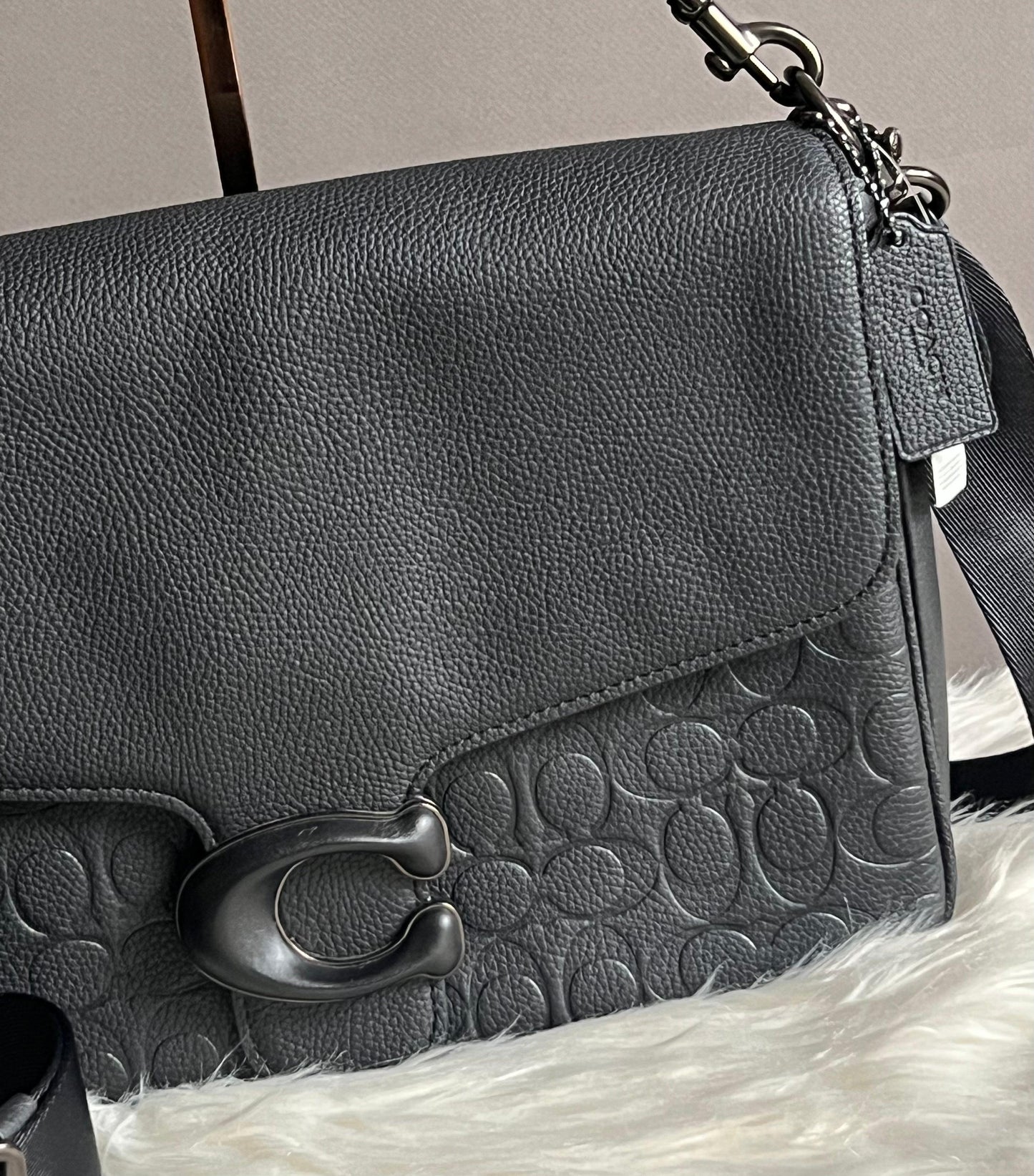 Coach Soft Tabby Messenger in Signature Leather