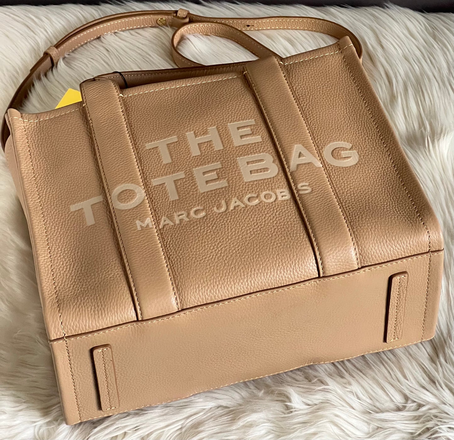Marc Jacobs The Leather Medium Tote Bag