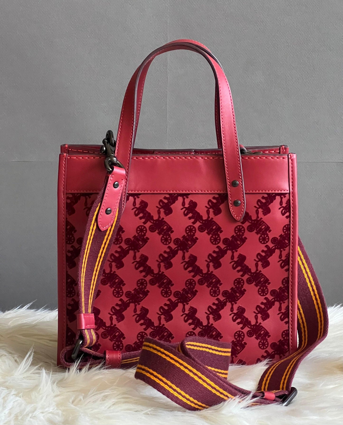 Coach Field Tote 22 with Horse and Carriage