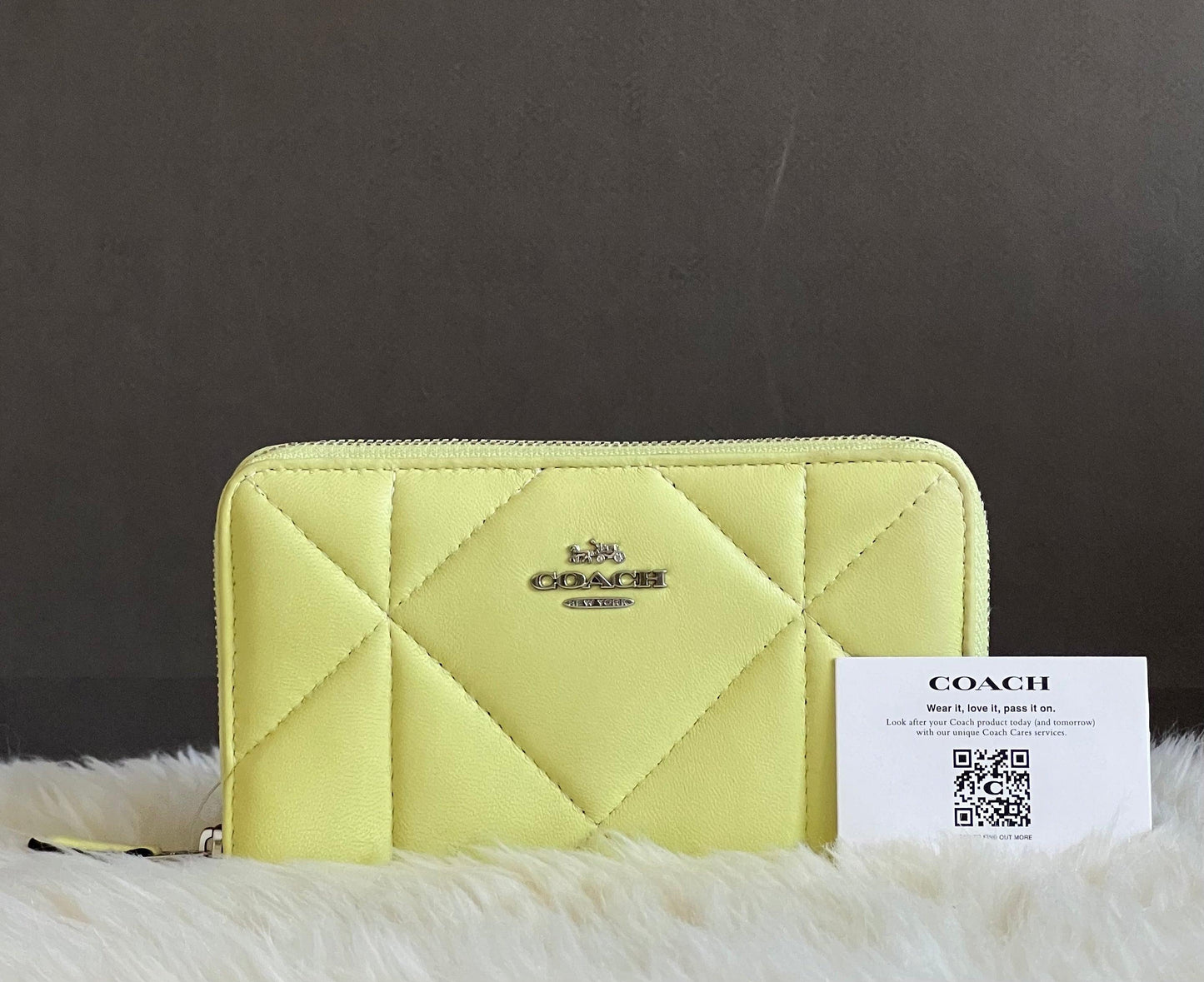 Coach Medium Id Zip Wallet With Puffy Diamond Quilting