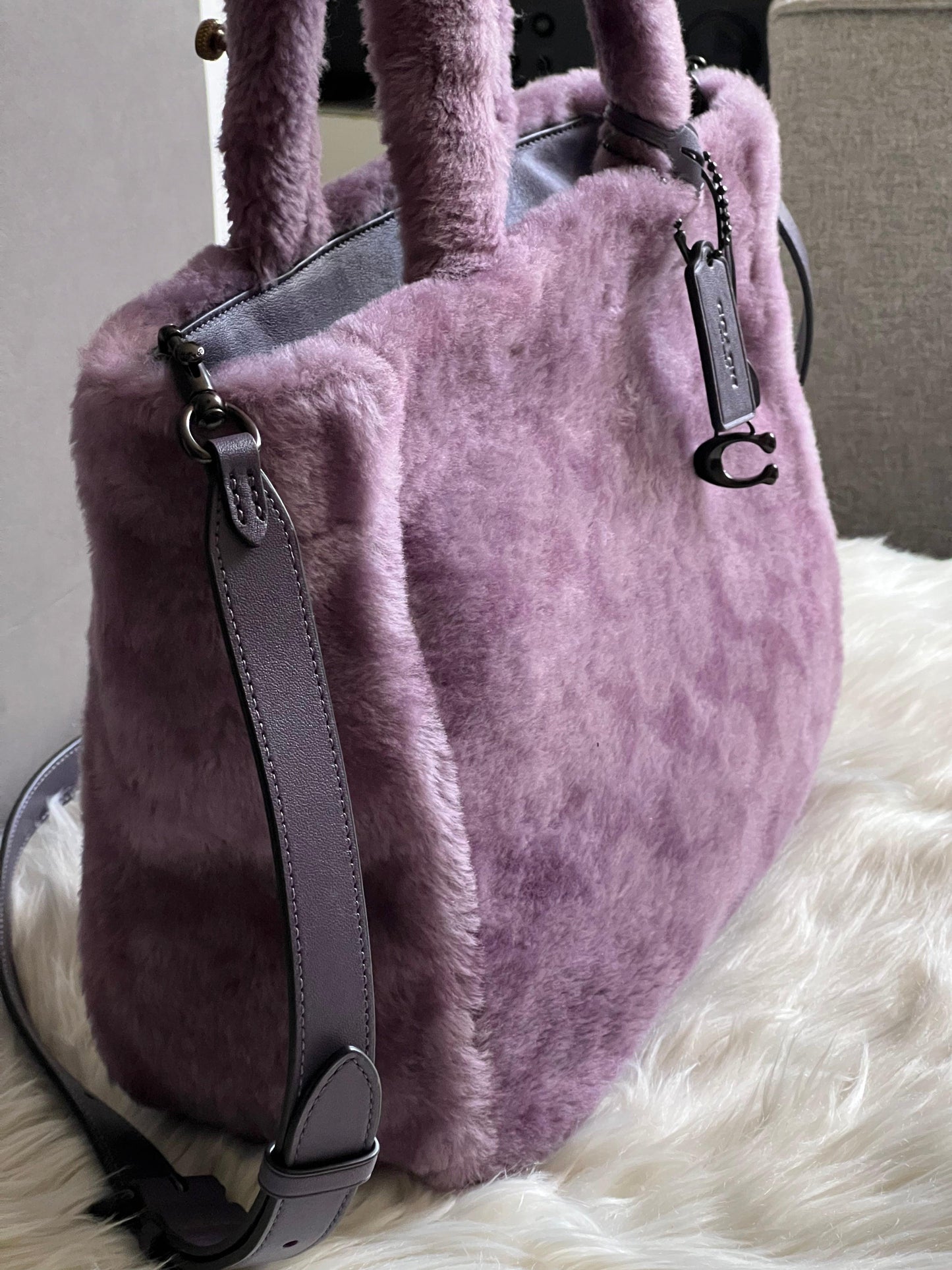 Coach Tote 28 in Signature Shearling