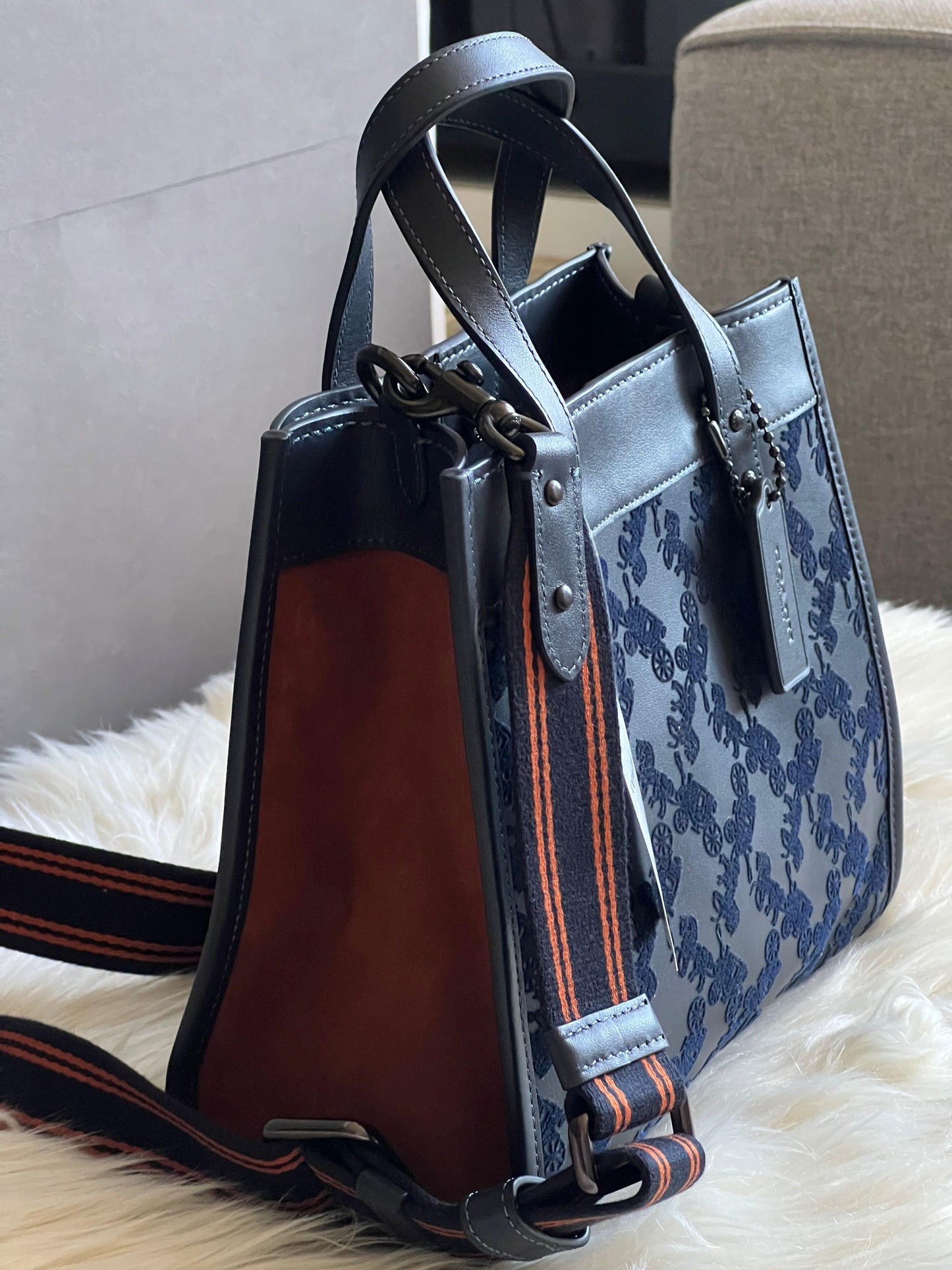 Coach Field Tote 22 with Horse and Carriage