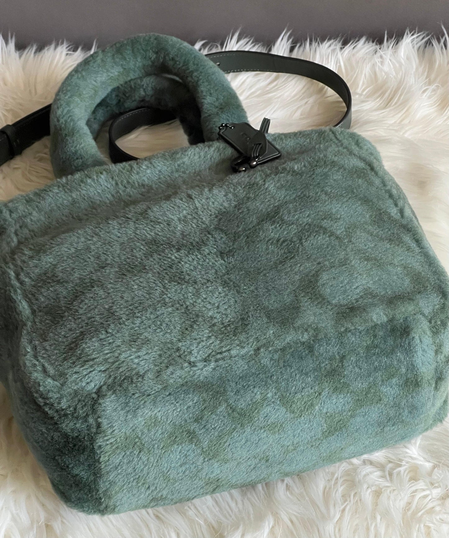 Coach Tote 28 in Signature Shearling