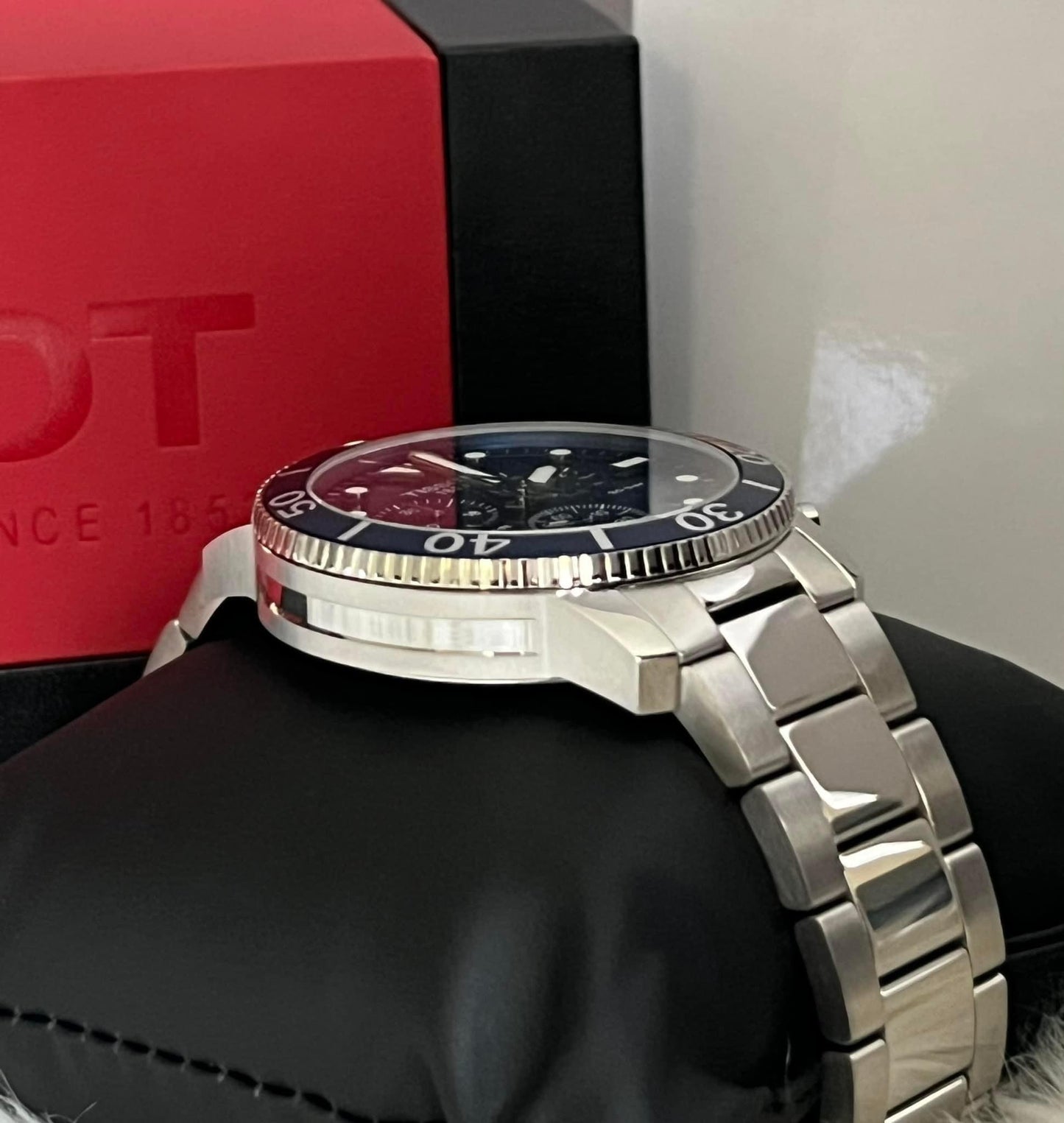 Tissot Men’s Seastar 1000 Quartz Chronograph Watch