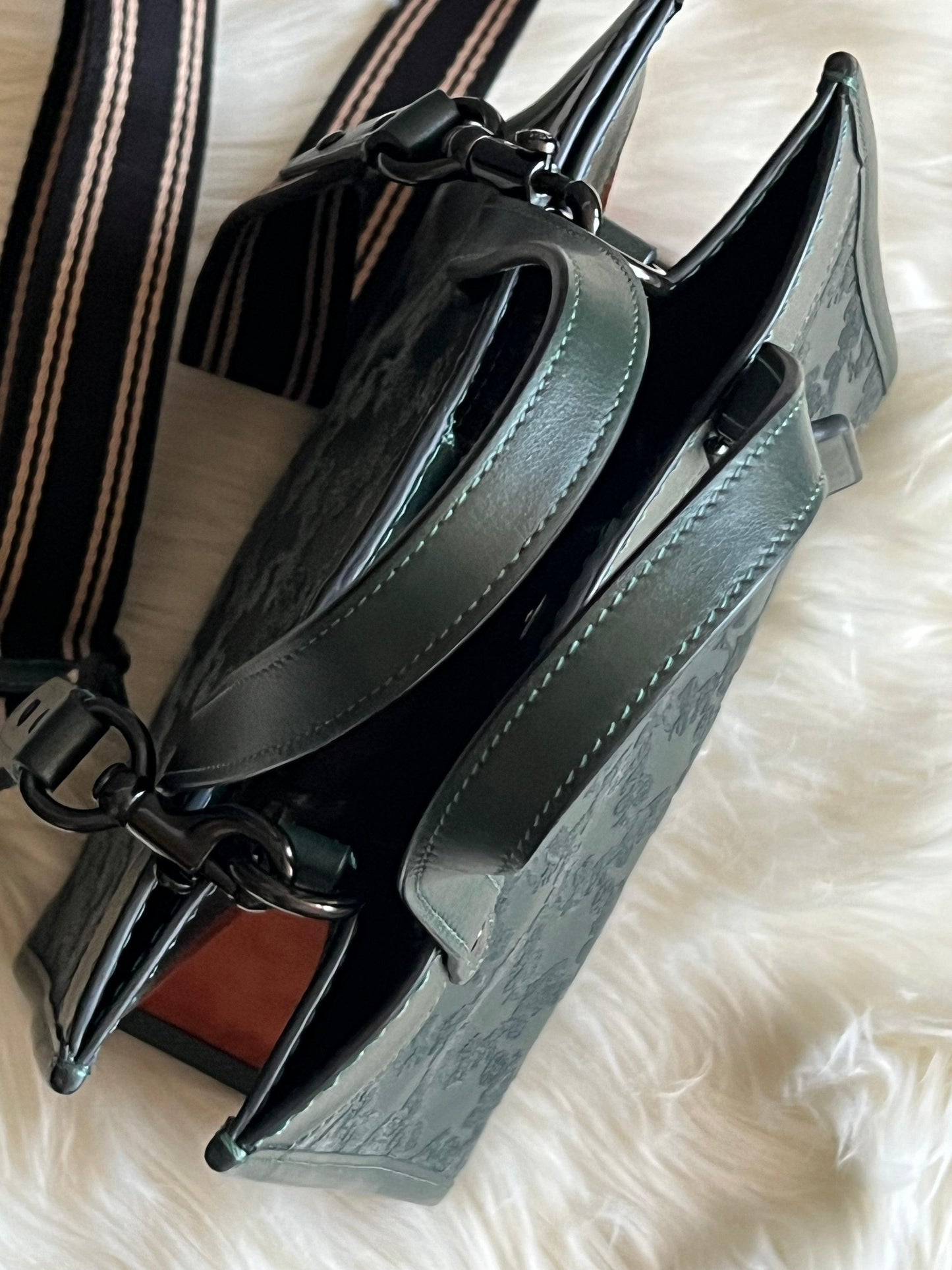 Coach Field Tote 22 with Horse and Carriage