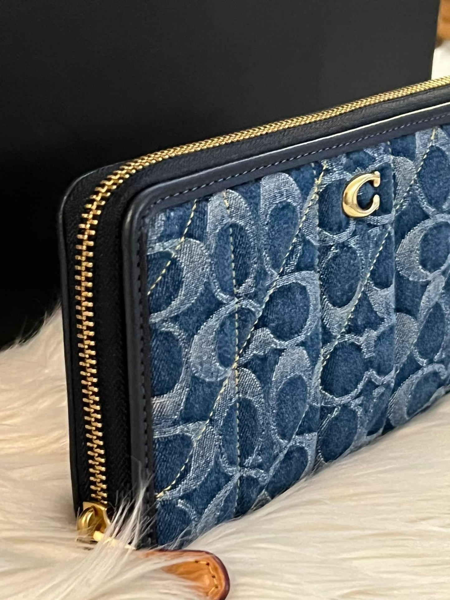 Coach Accordion Zip Wallet In Signature Denim