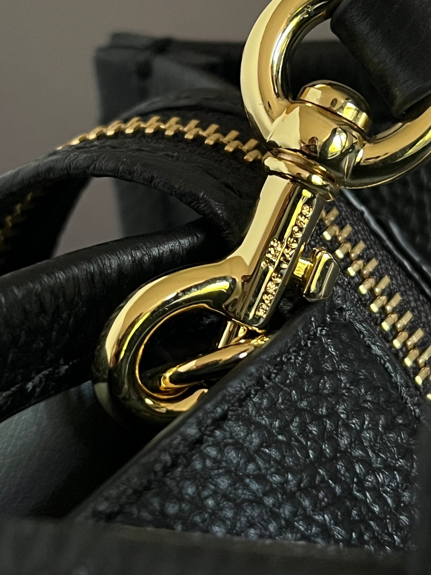 Marc Jacobs The Leather Medium Tote Bag
