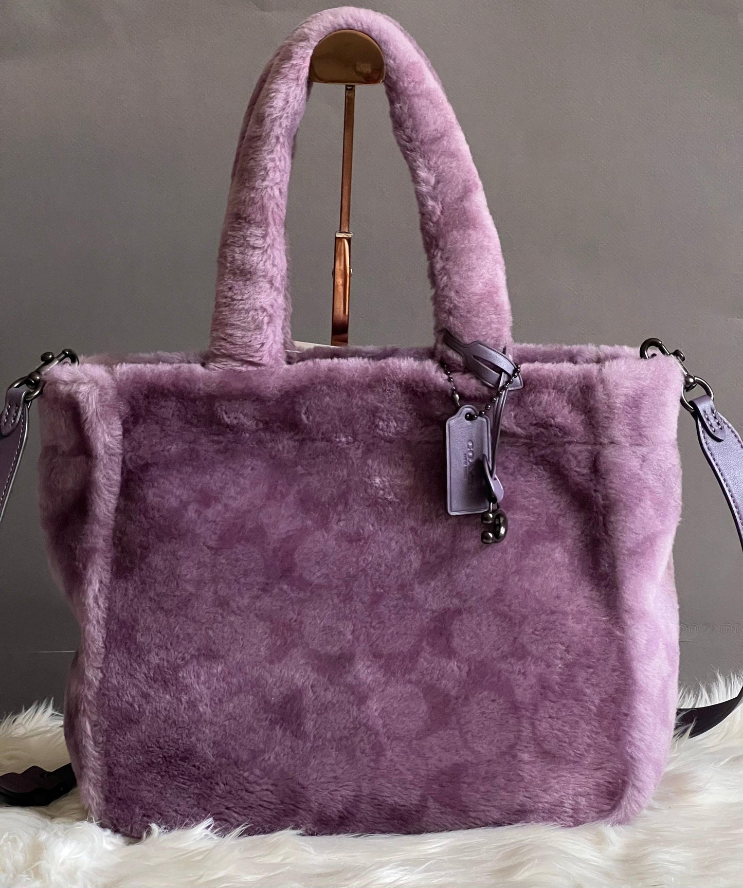 Coach Tote 28 in Signature Shearling