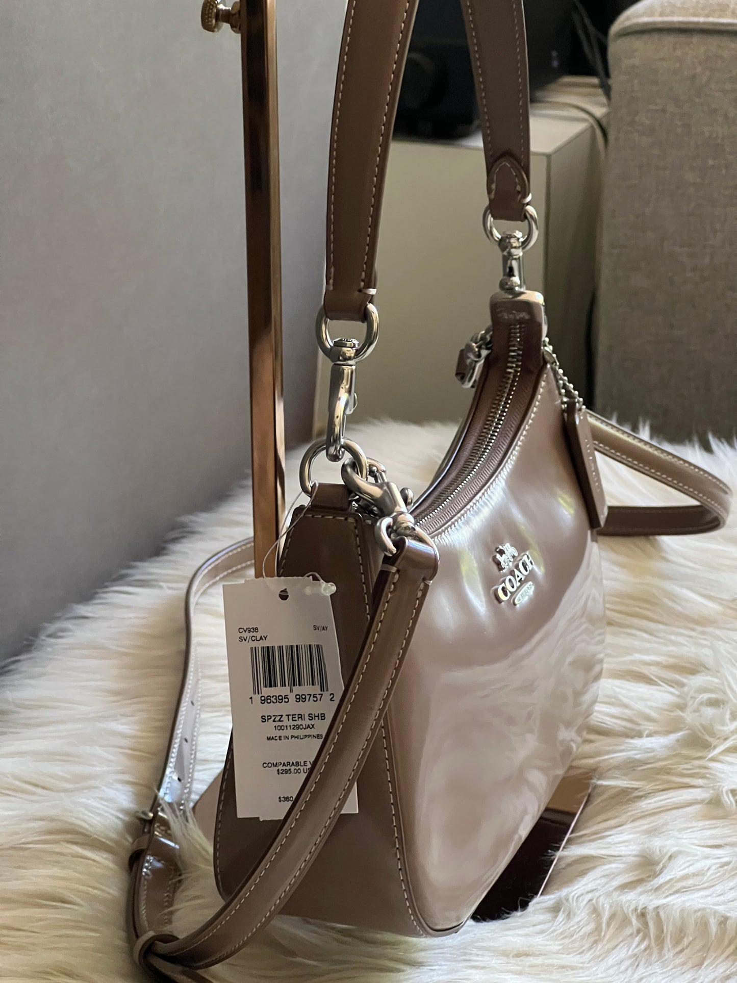 CV938 - Coach Teri Shoulder Bag in Spazzolato Leather