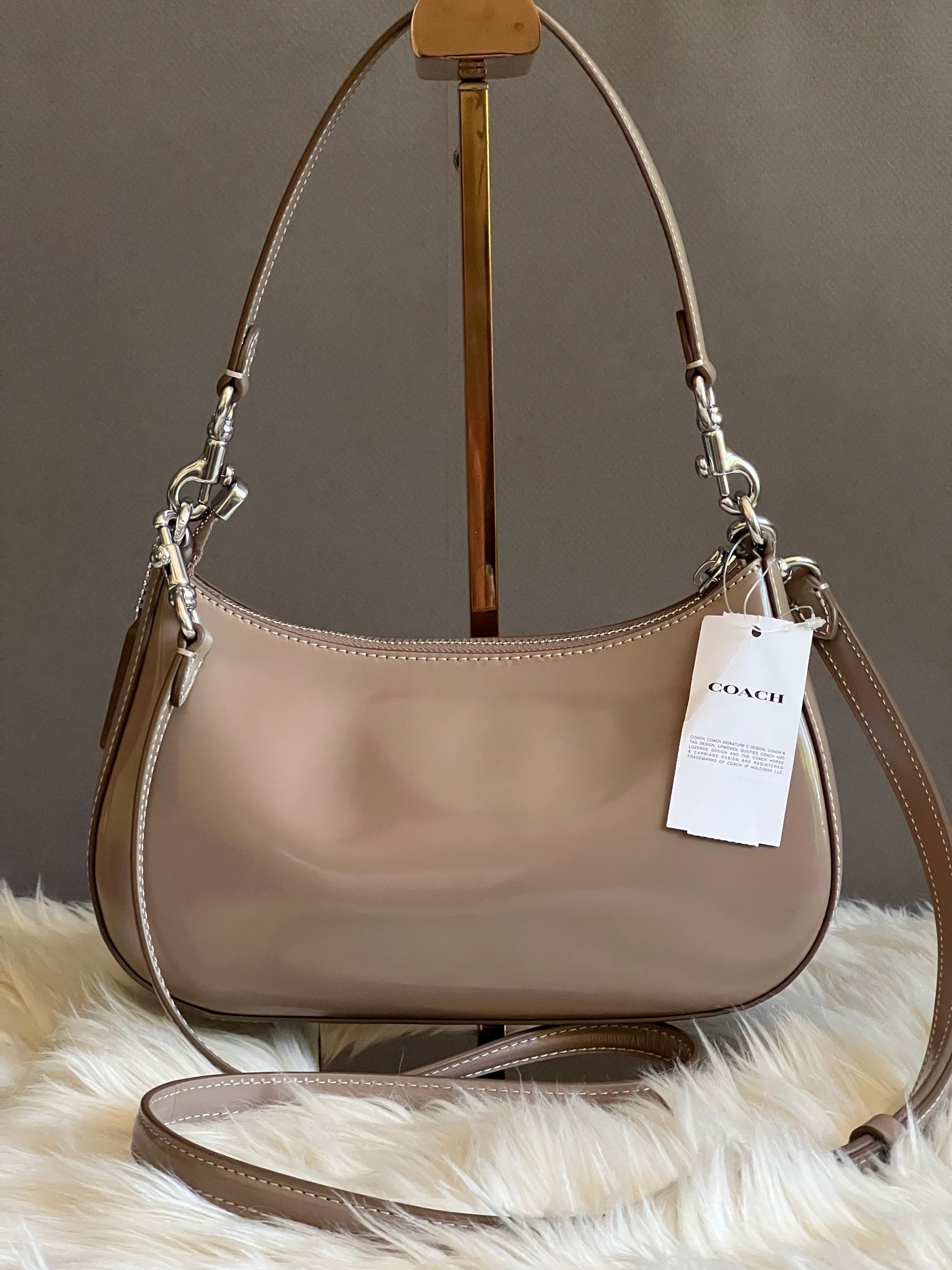 CV938 - Coach Teri Shoulder Bag in Spazzolato Leather