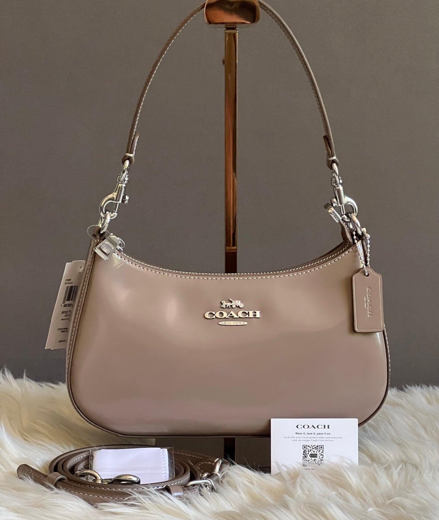 CV938 - Coach Teri Shoulder Bag in Spazzolato Leather