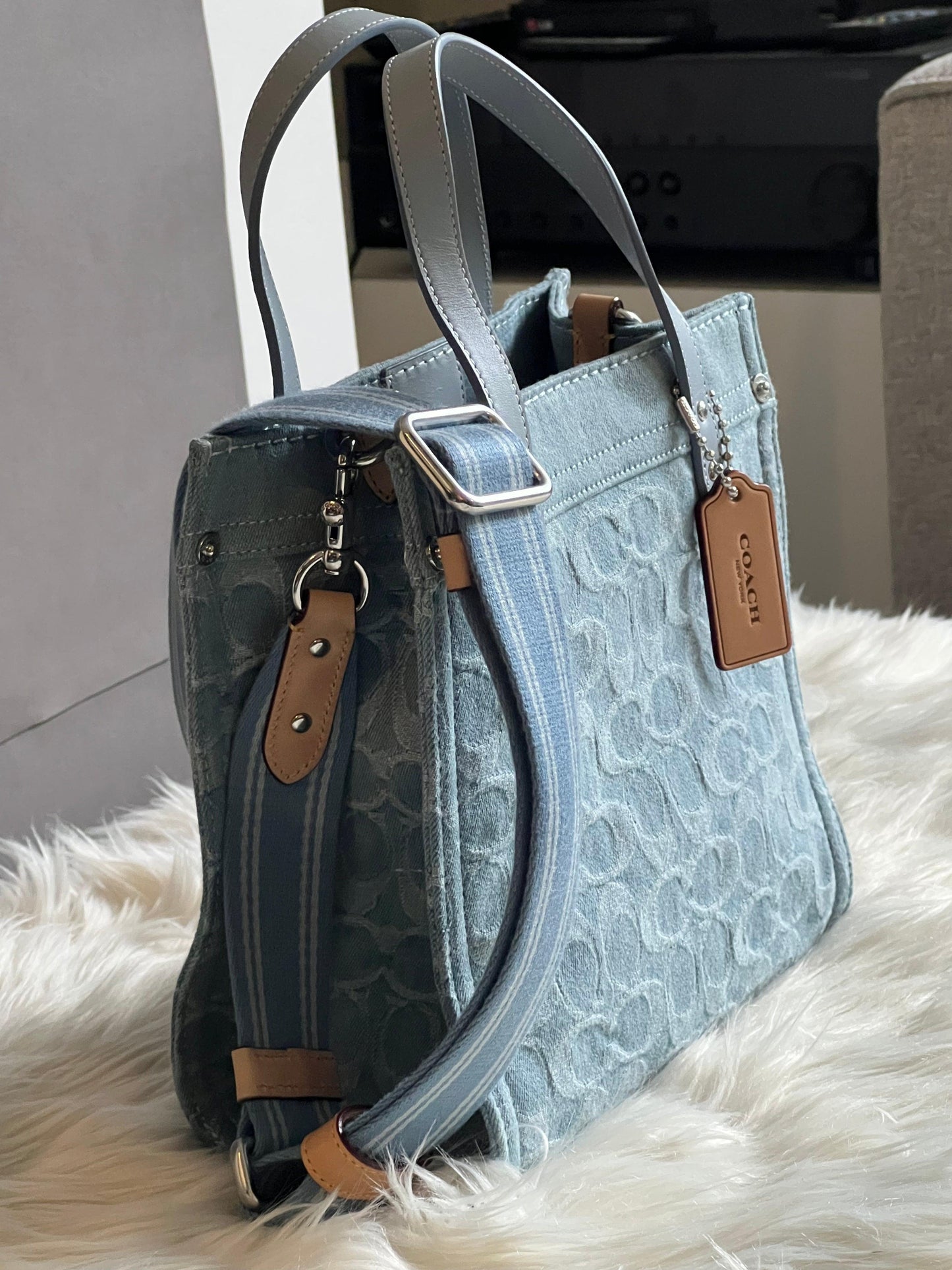 Coach Field Tote 22 in Signature Denim