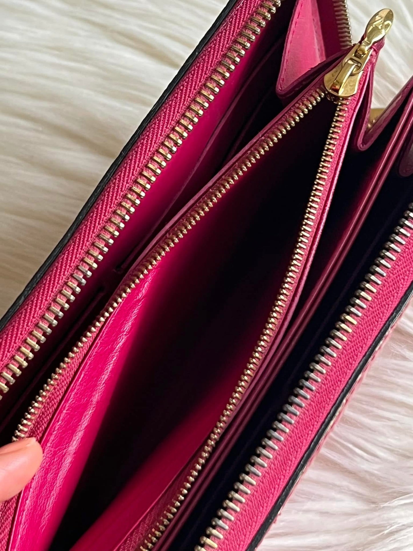 Louis Vuitton Zippy Wallet in Vernis Leather