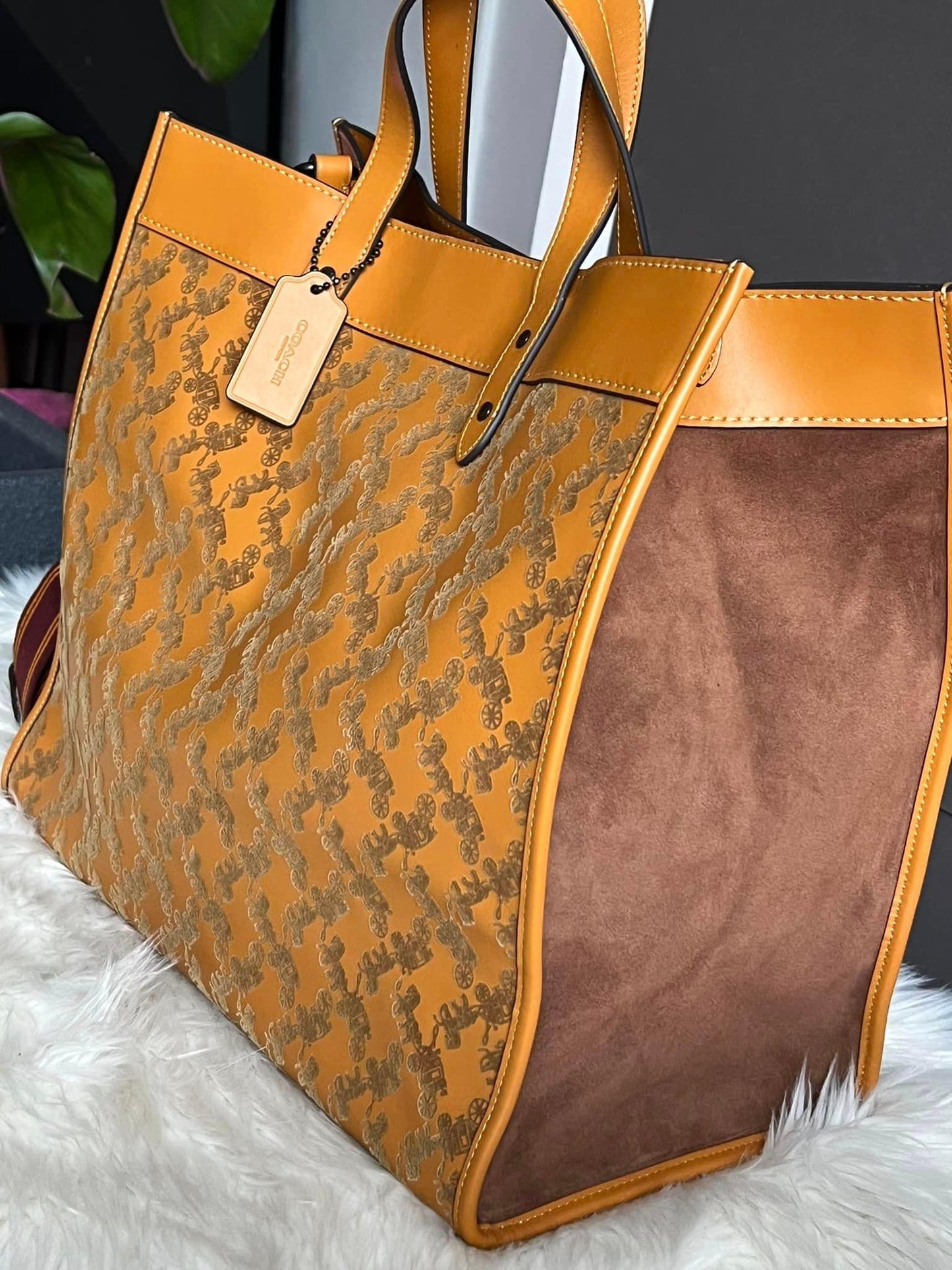 Coach Field Tote 40 with Horse and Carriage