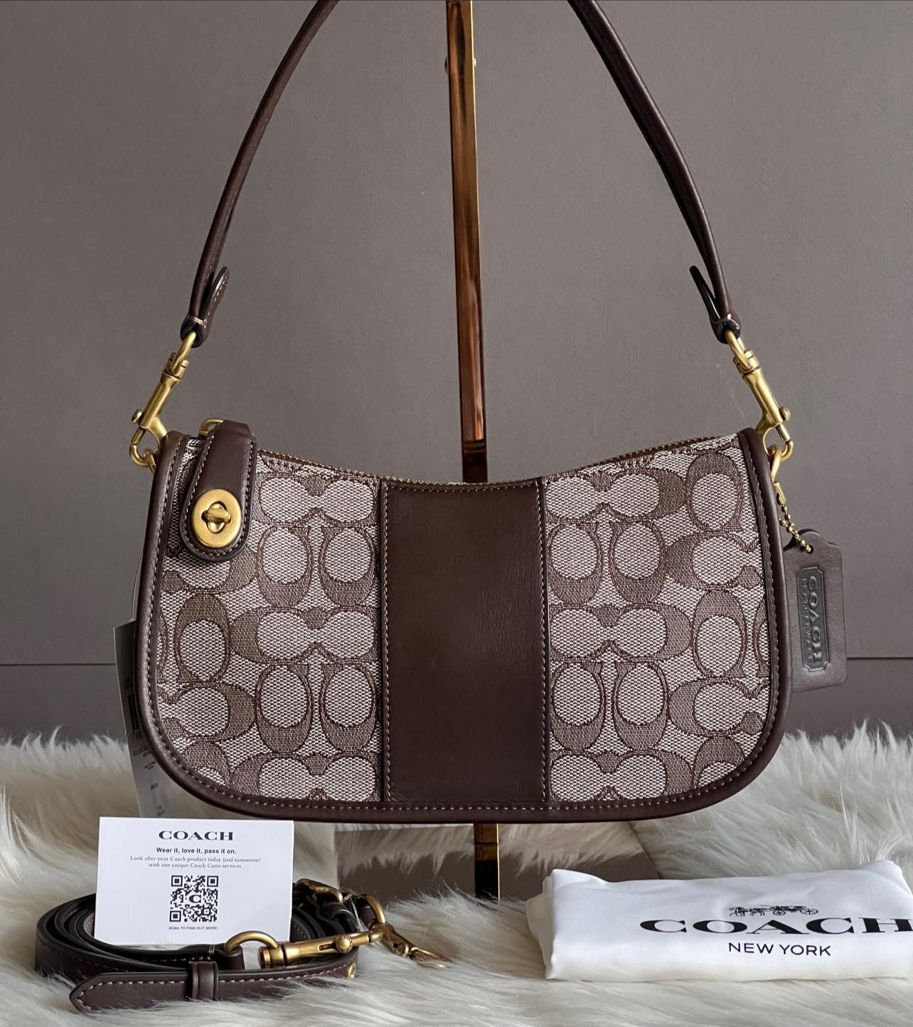 Coach Swinger Bag in Signature Jacquard
