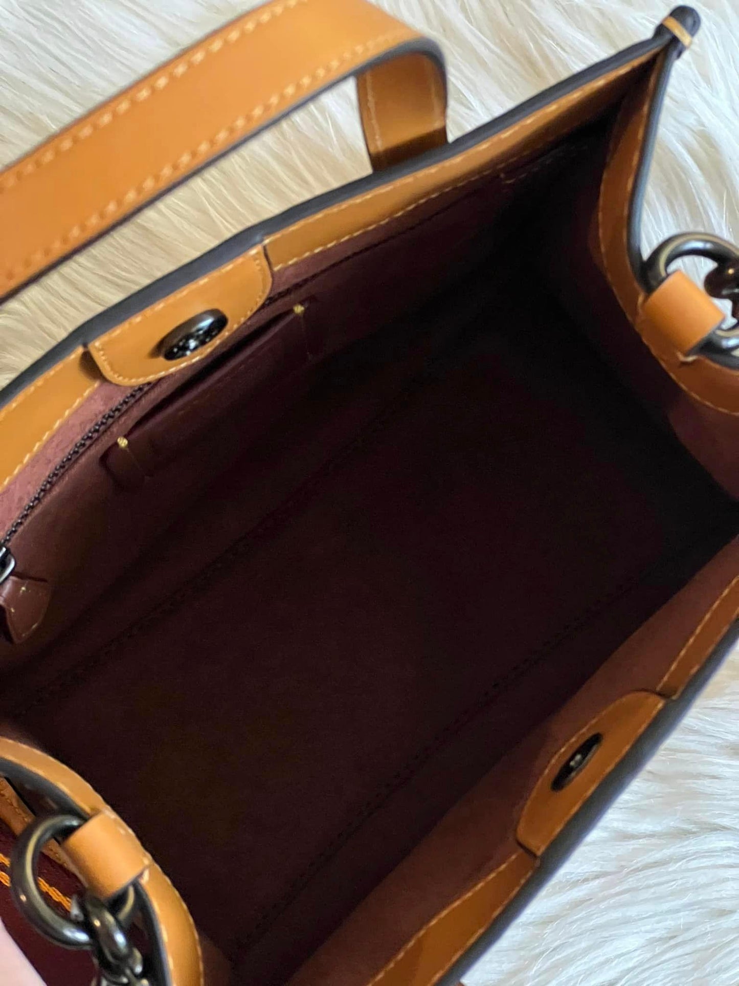 Coach Field Tote 22 with Horse and Carriage