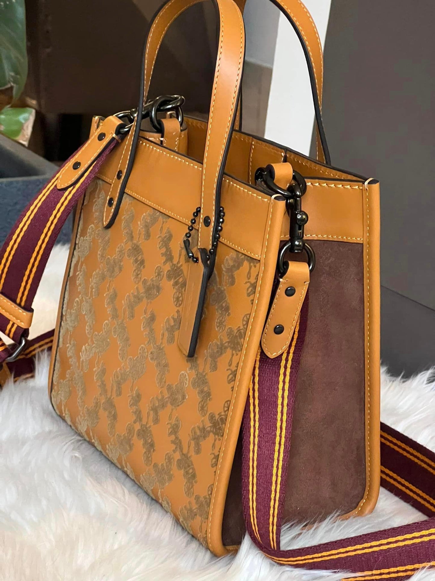 Coach Field Tote 22 with Horse and Carriage