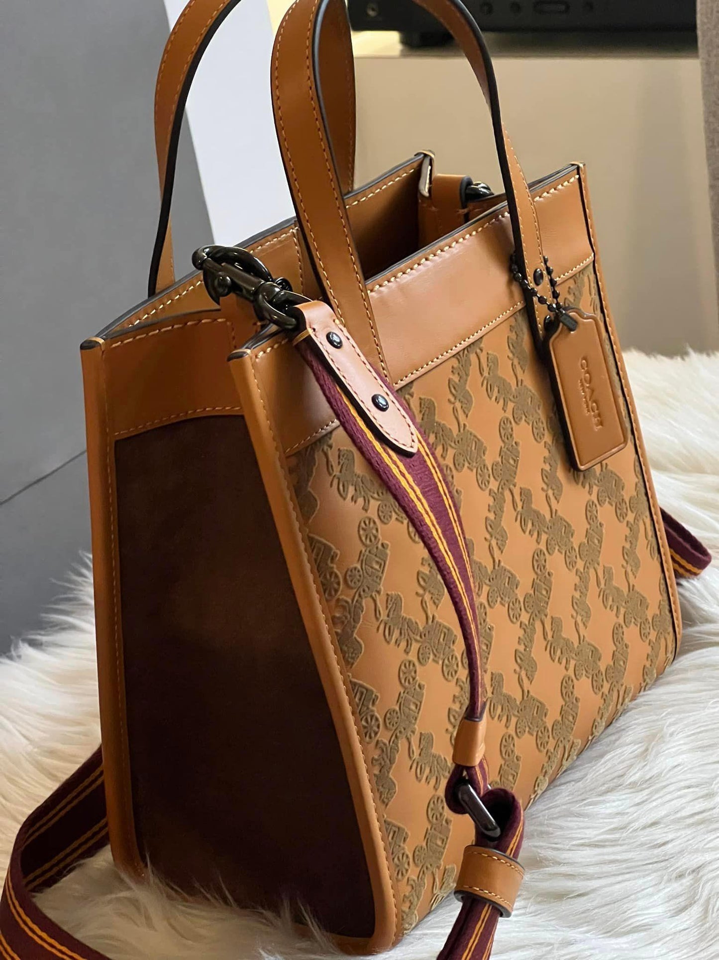 Coach Field Tote 22 with Horse and Carriage