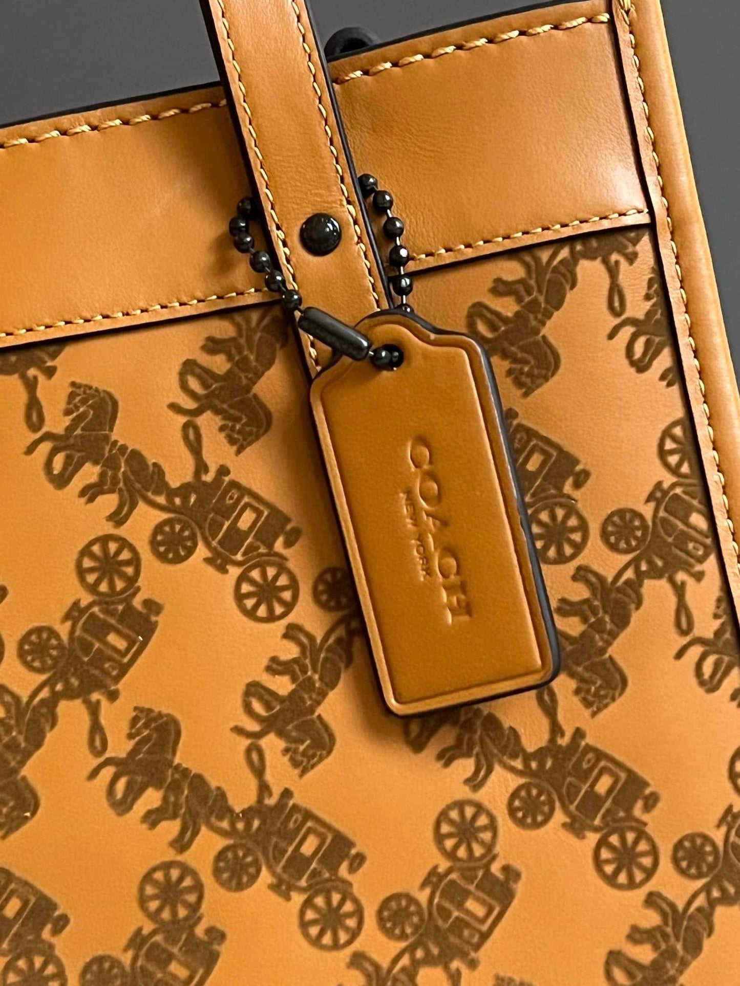 Coach Field Tote 22 with Horse and Carriage