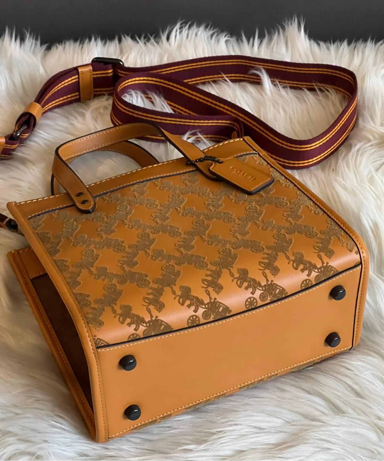 Coach Field Tote 22 with Horse and Carriage