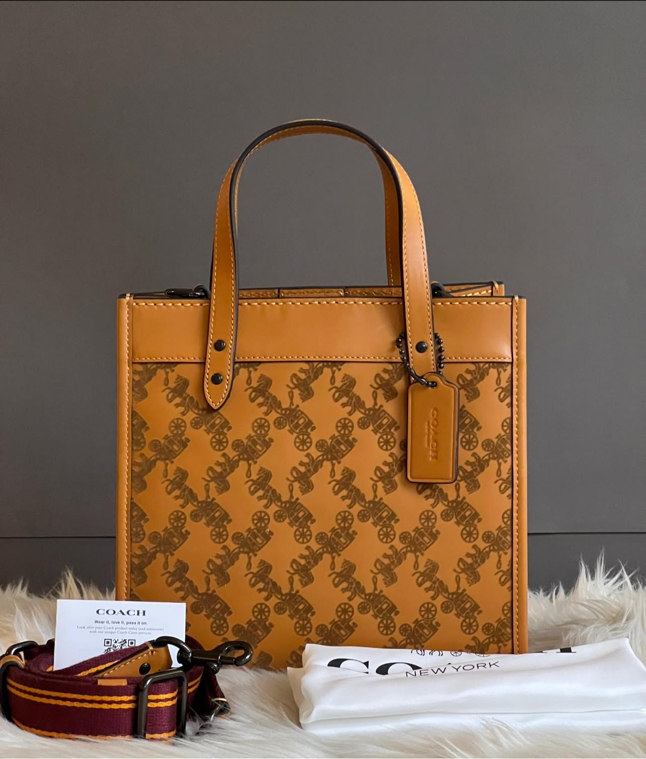 Coach Field Tote 22 with Horse and Carriage