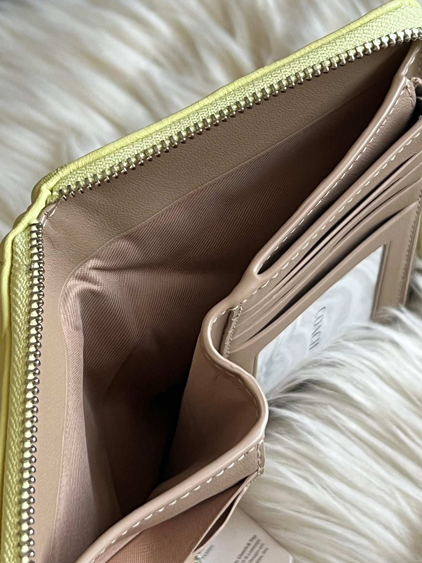 Coach Medium Id Zip Wallet With Puffy Diamond Quilting