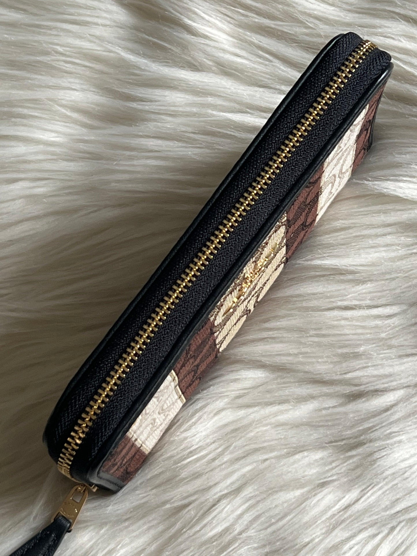 Coach Medium Id Zip Wallet In Signature Jacquard With Stripes