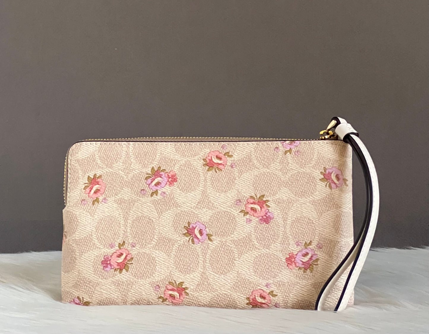 Coach Large Corner Zip In Signature Floral Canvas Wrislet