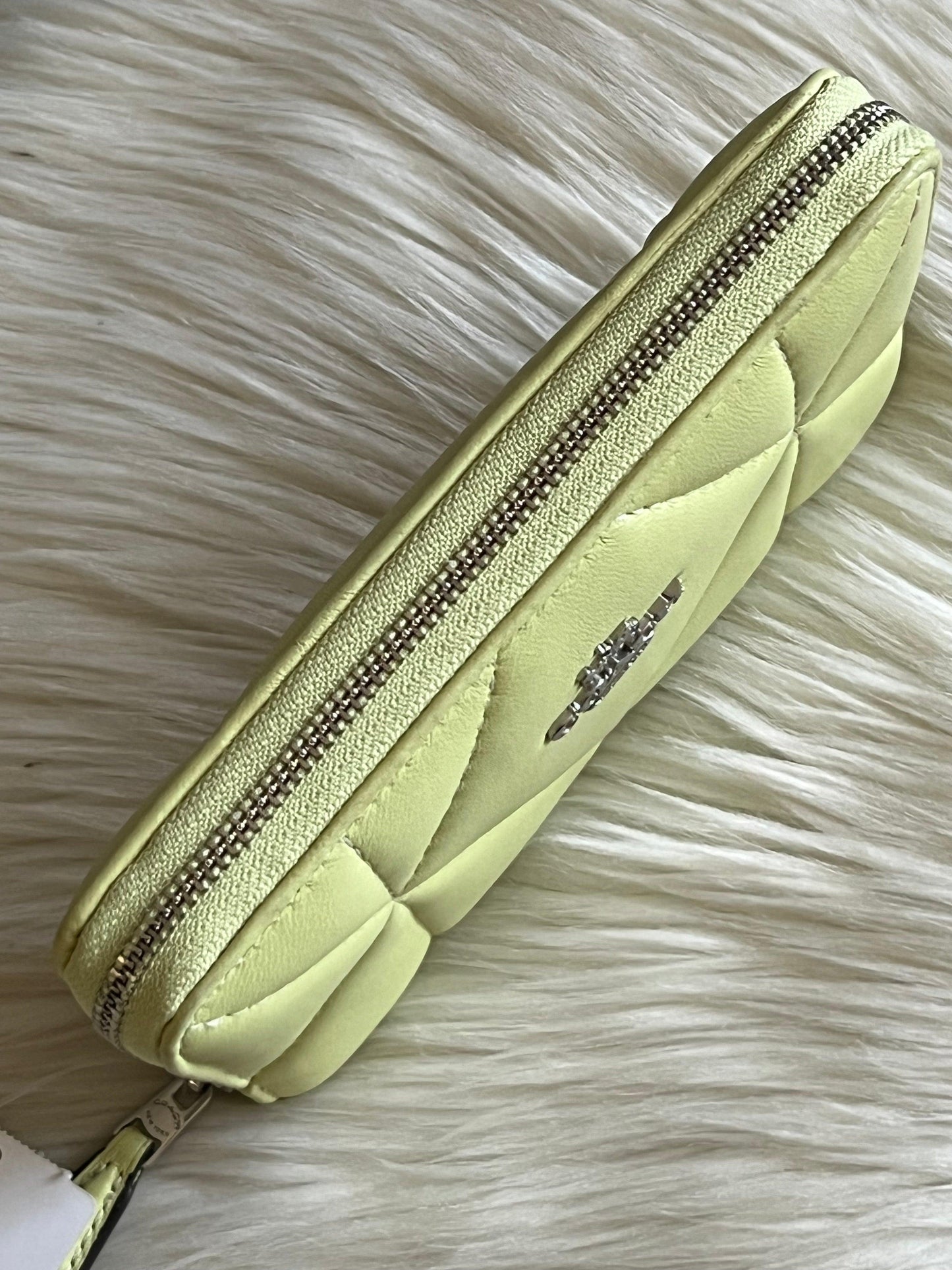 Coach Medium Id Zip Wallet With Puffy Diamond Quilting