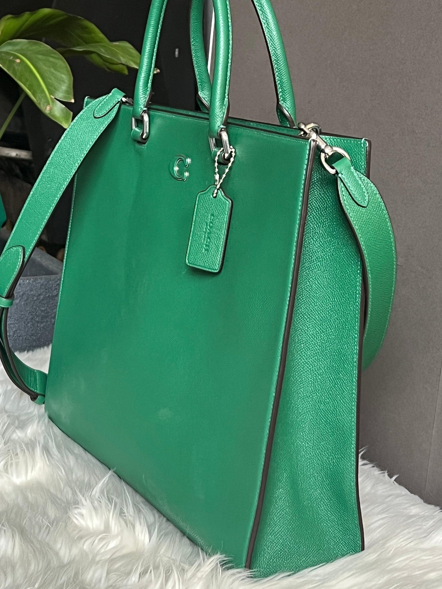Coach Field Tote 40 with Signature Canvas Detail