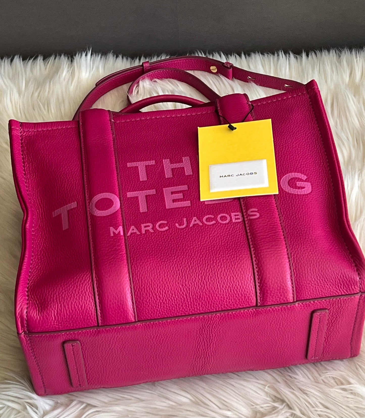 Marc Jacobs The Leather Medium Tote Bag