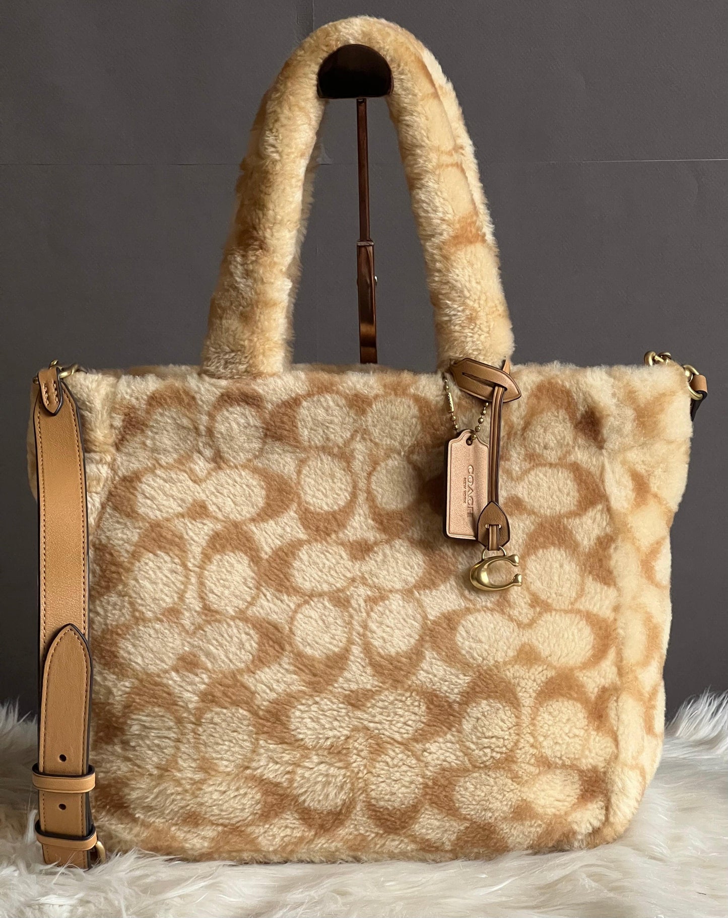Coach Tote 28 in Signature Shearling