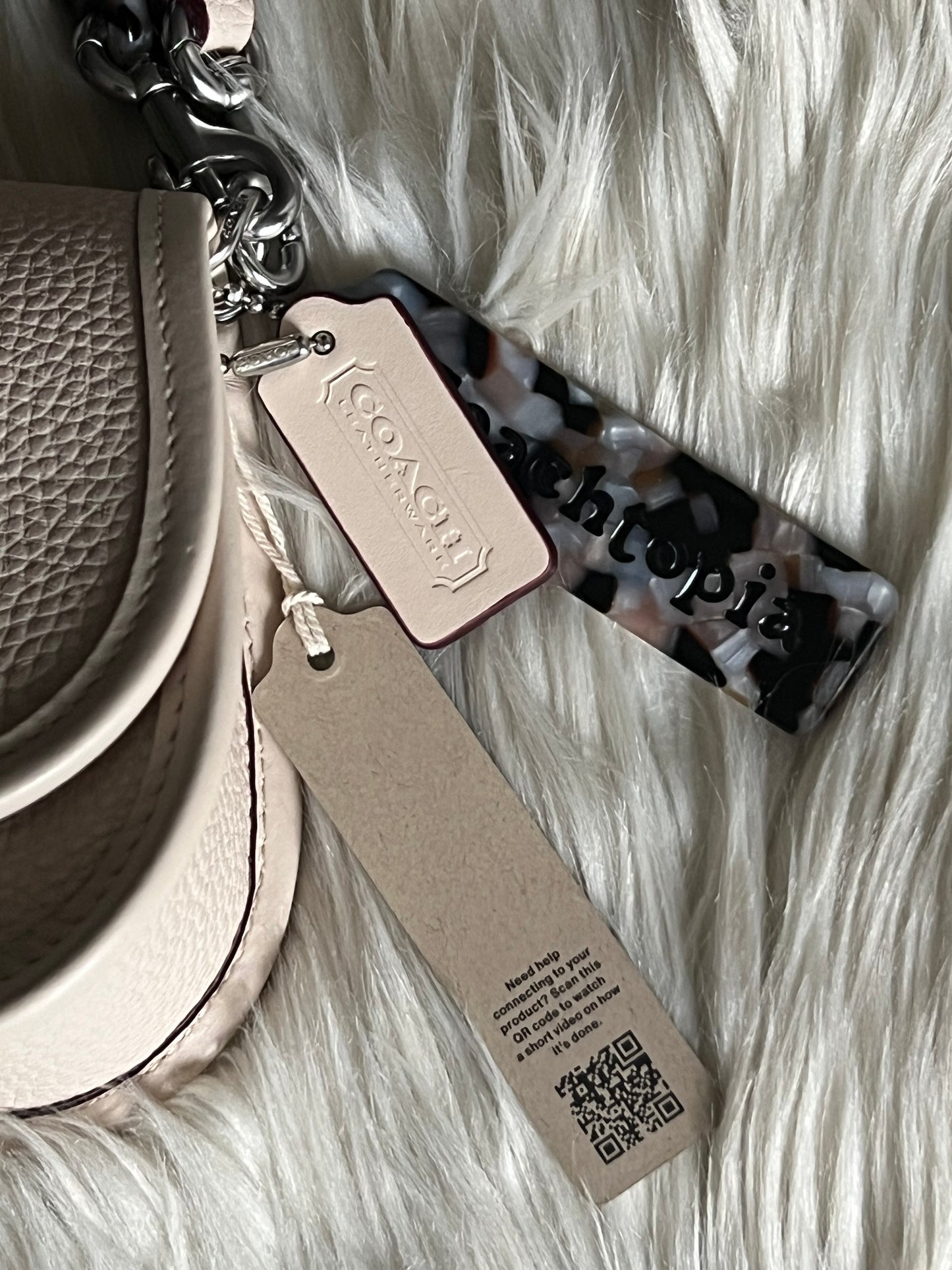 Coach Wavy Dinky Bag in Coachtopia Leather