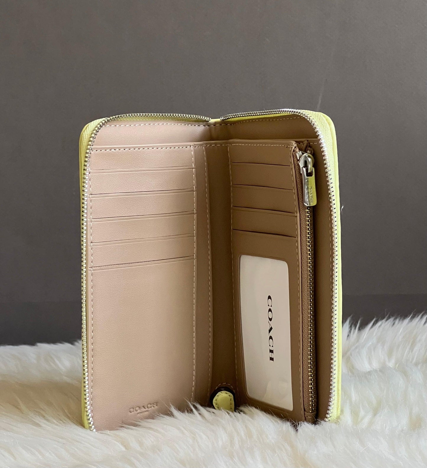 Coach Medium Id Zip Wallet With Puffy Diamond Quilting