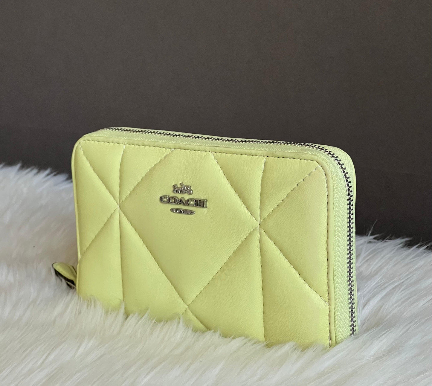 Coach Medium Id Zip Wallet With Puffy Diamond Quilting