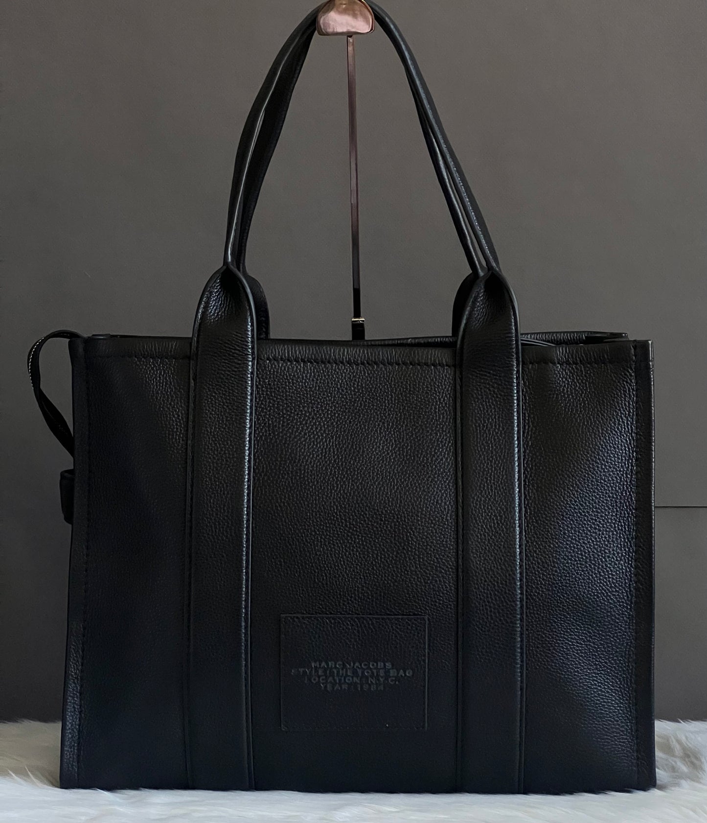 Marc Jacobs The Leather Large Tote Bag