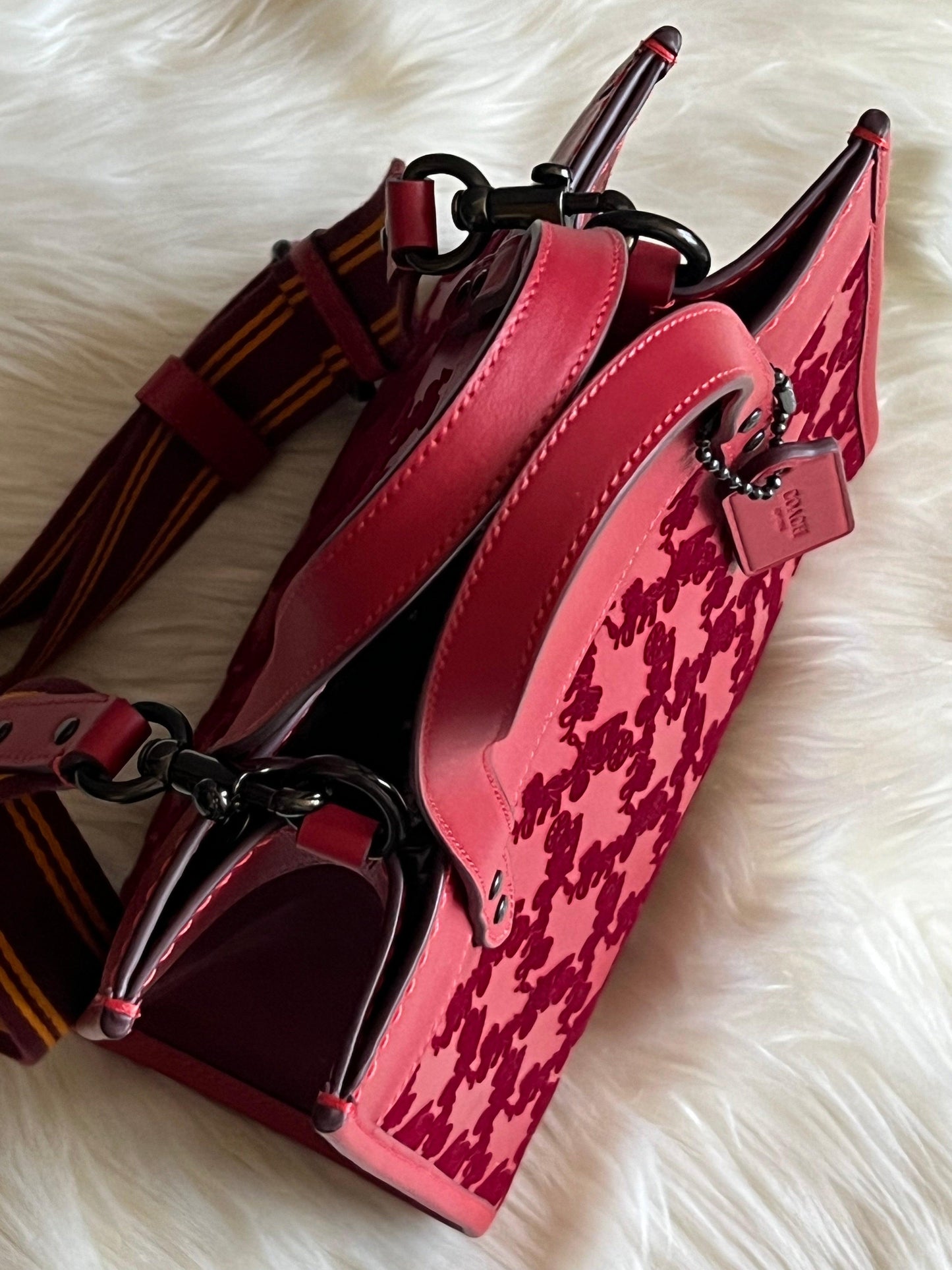 Coach Field Tote 22 with Horse and Carriage