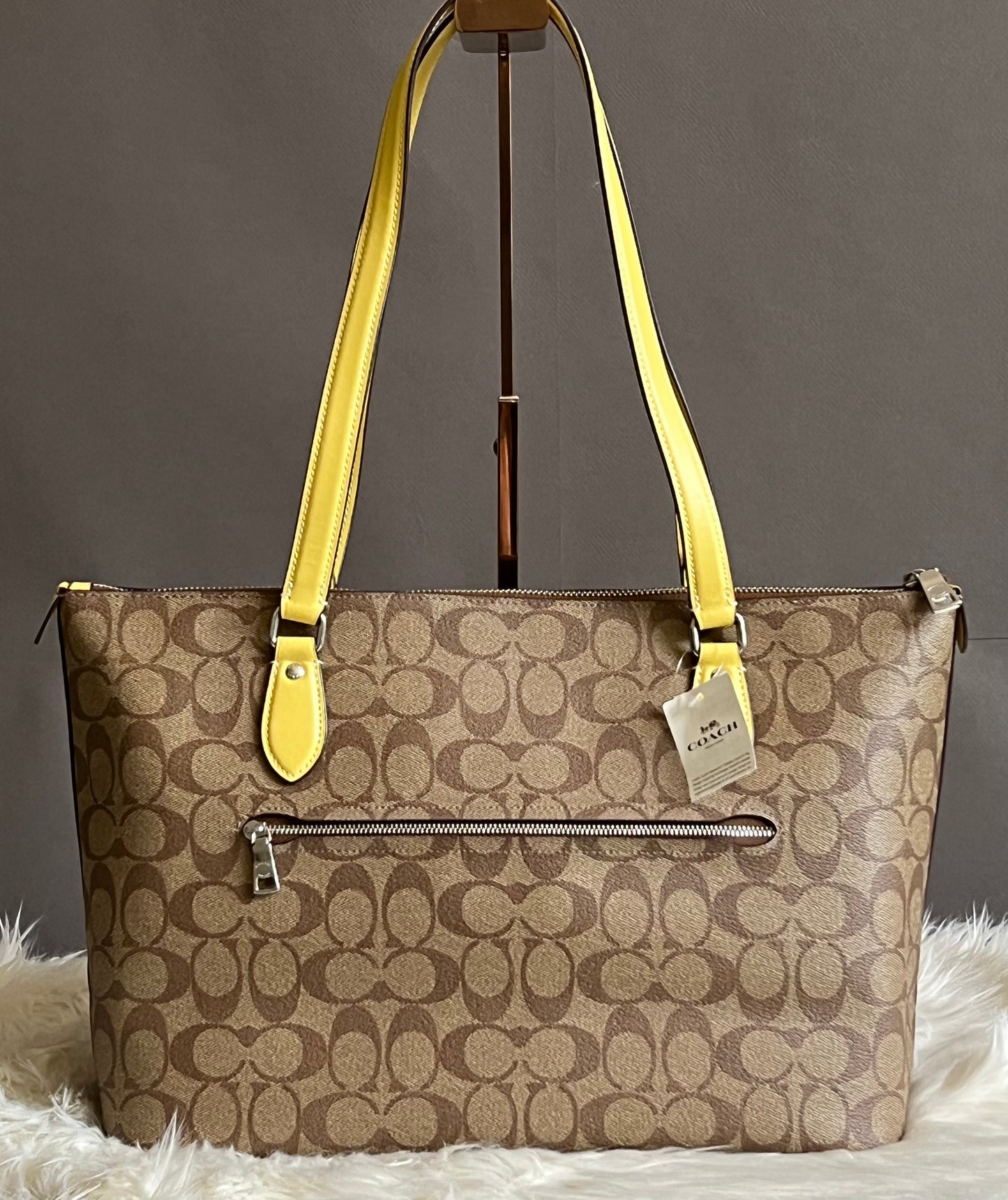 Coach Gallery Tote in Signature Canvas