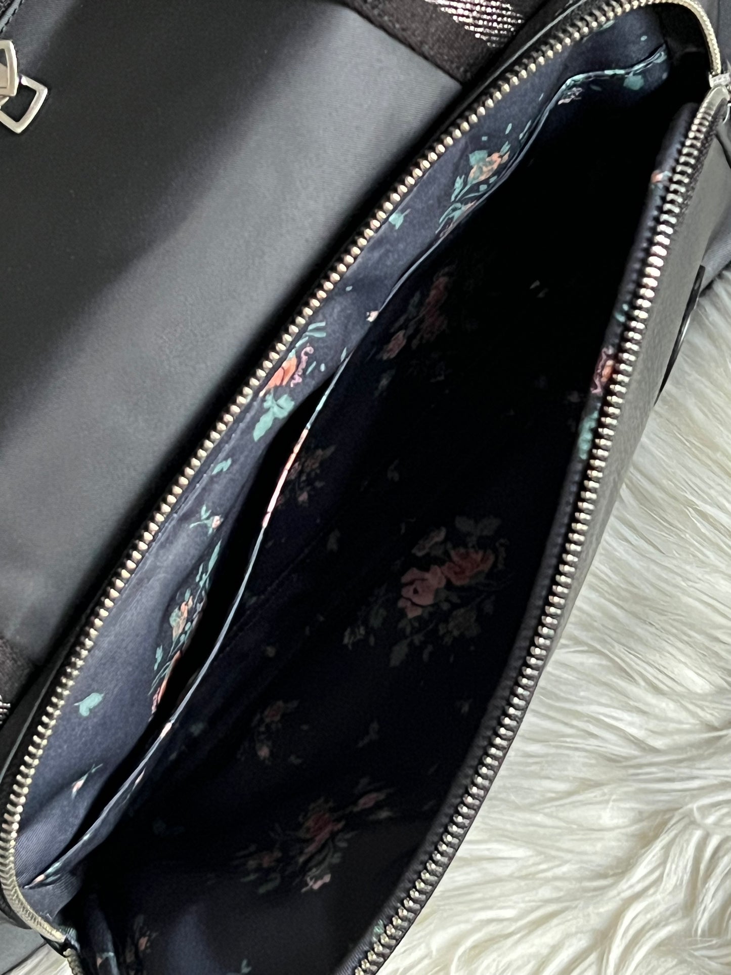 Coach Court Weekender