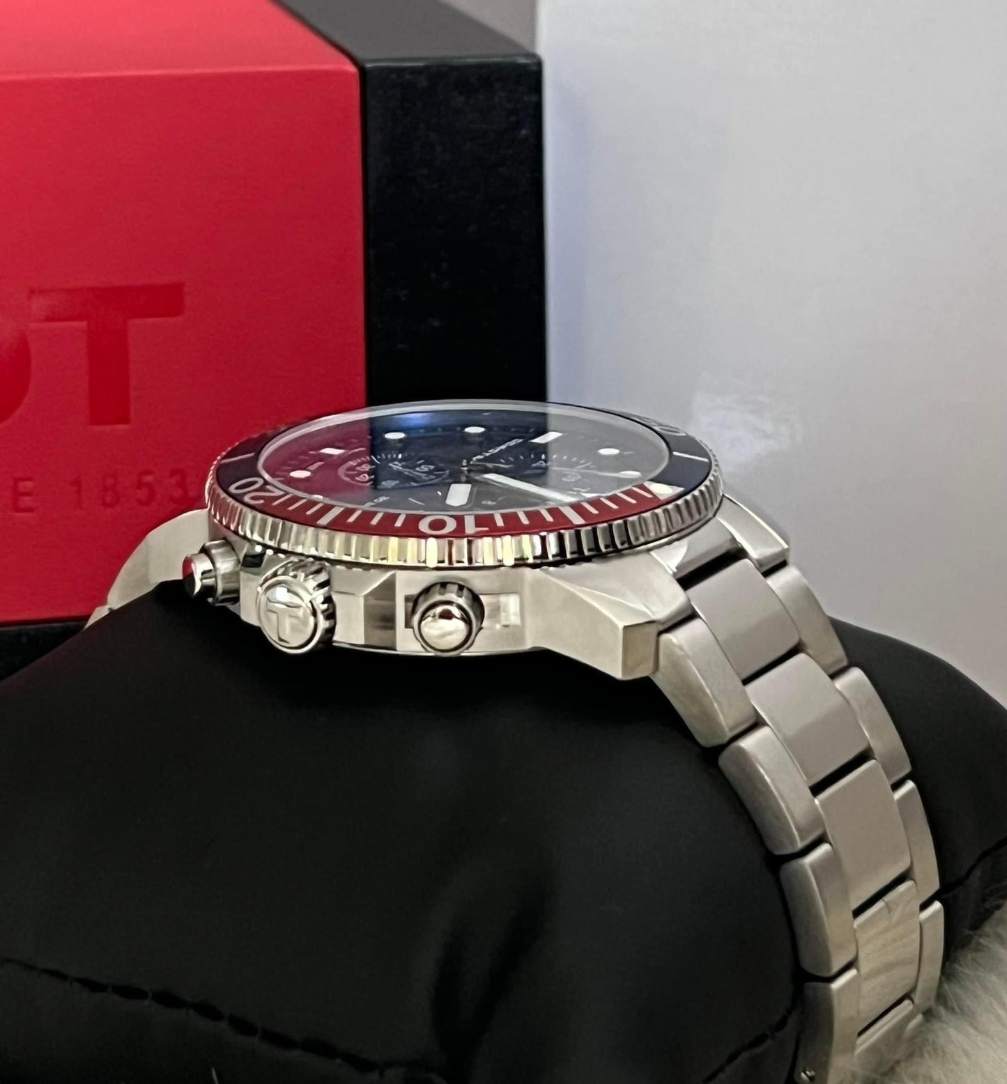 Tissot Men’s Seastar 1000 Quartz Chronograph Watch