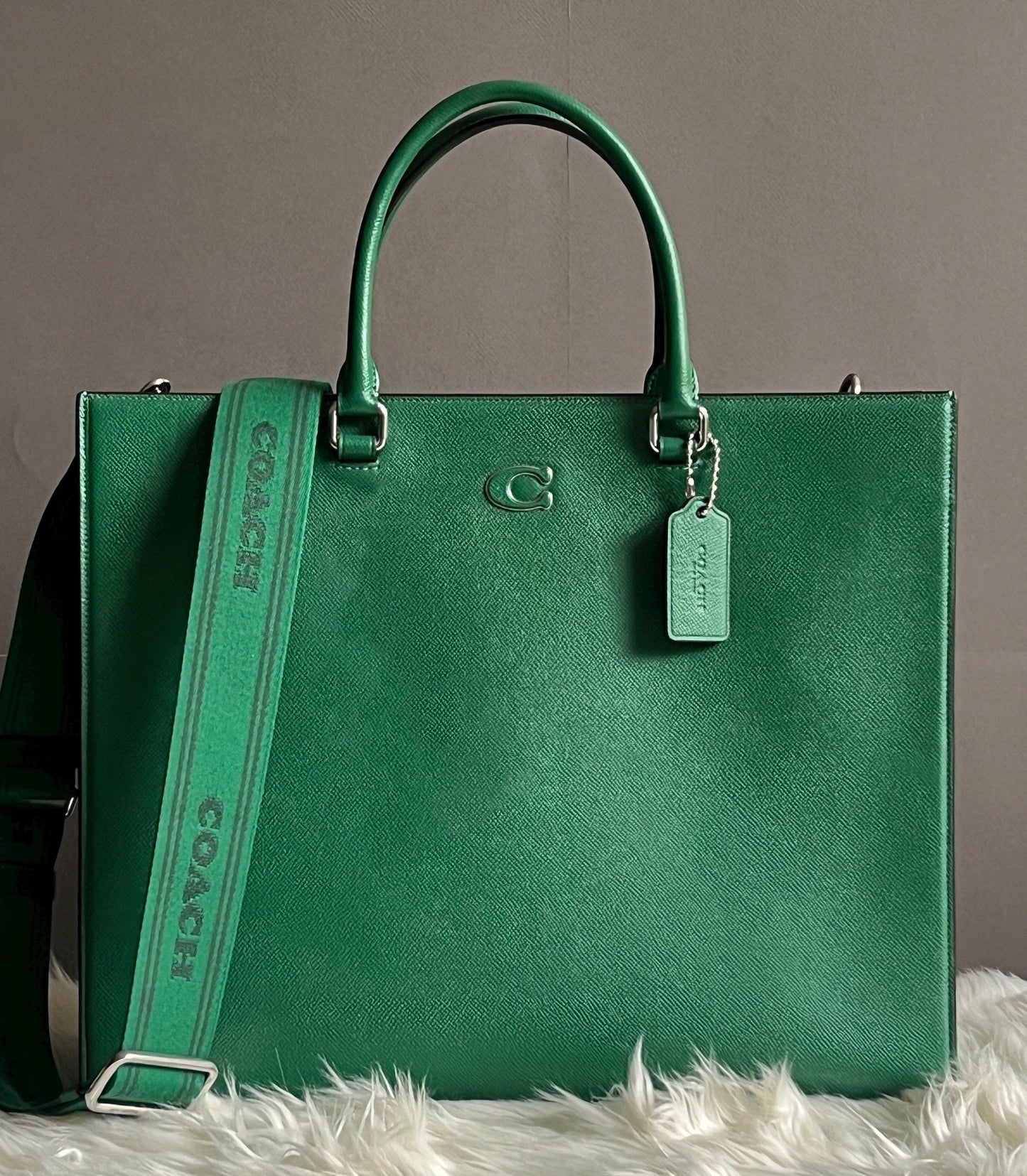 Coach Field Tote 40 with Signature Canvas Detail