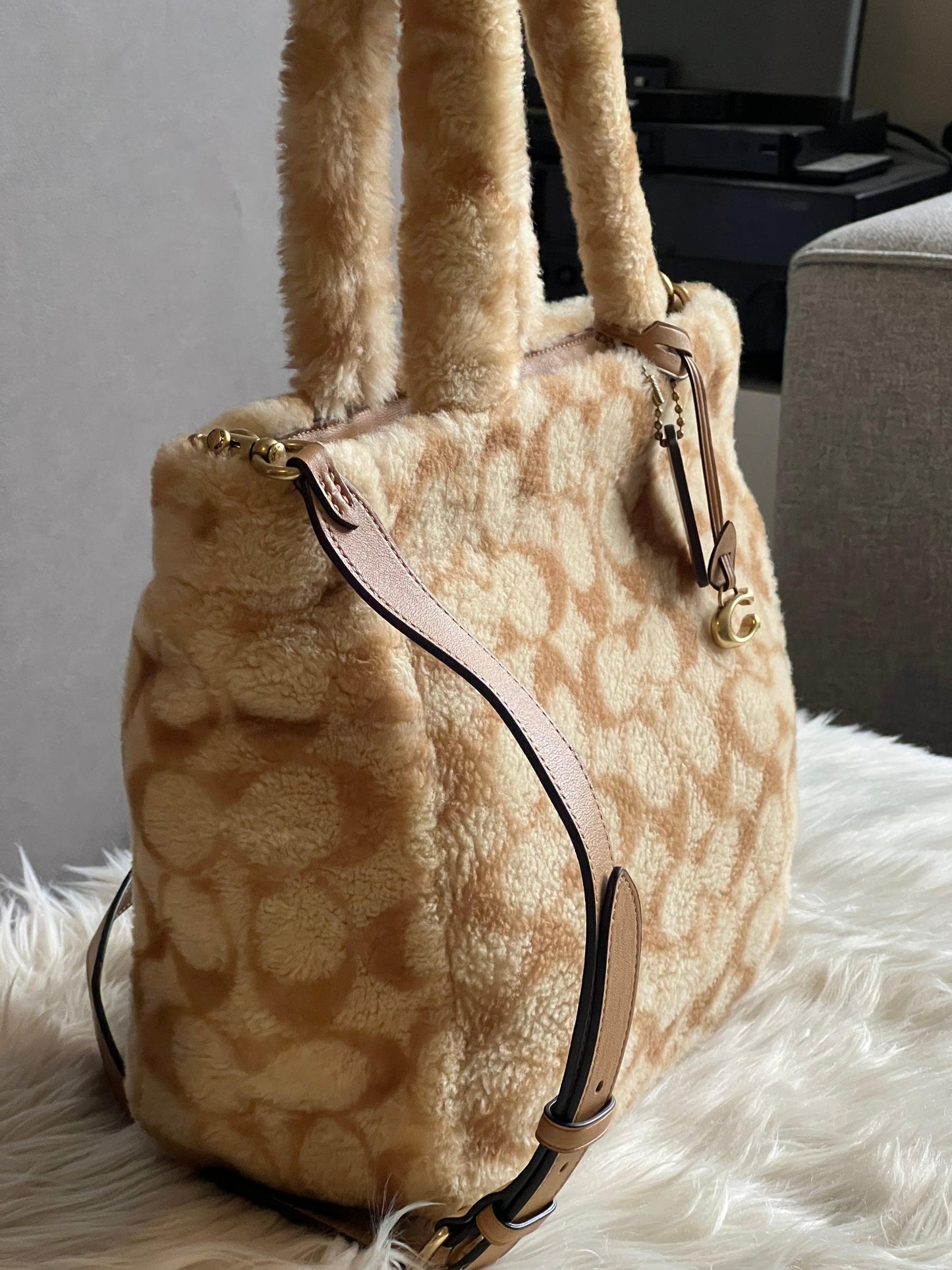 Coach Tote 28 in Signature Shearling