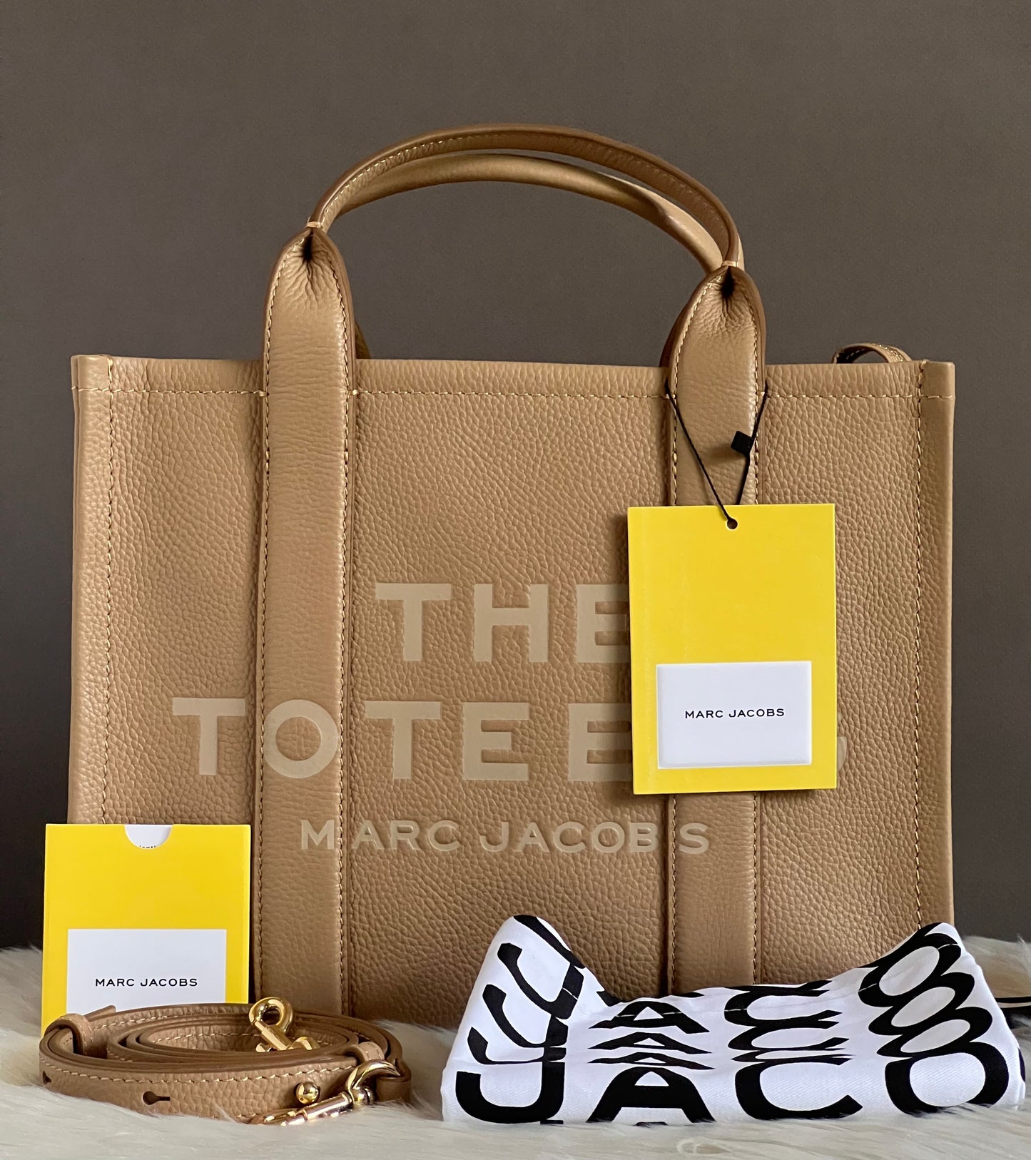 Marc Jacobs The Leather Medium Tote Bag